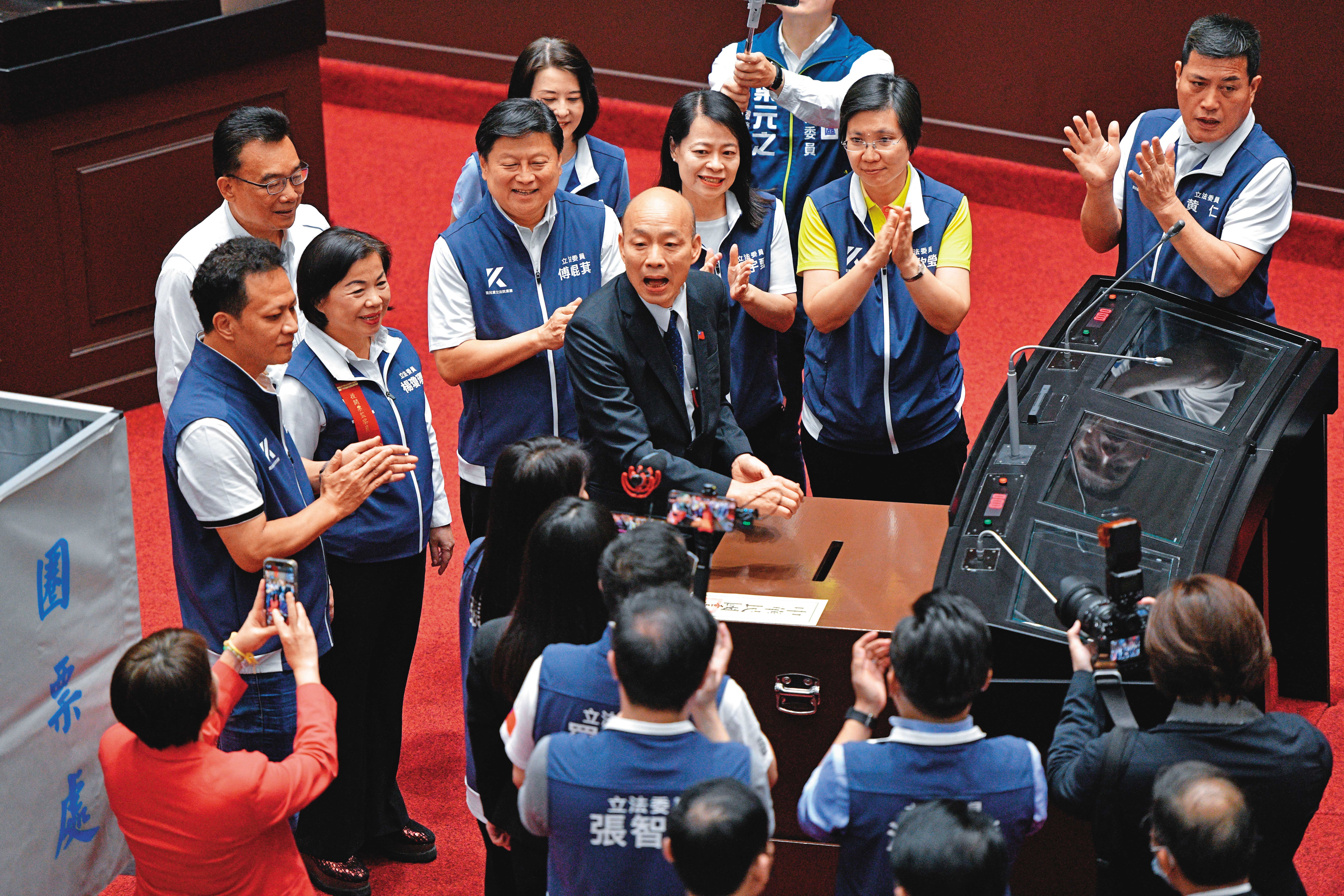 立法院長韓國瑜勸藍委多提民生法案，「重民生、少衝突」。