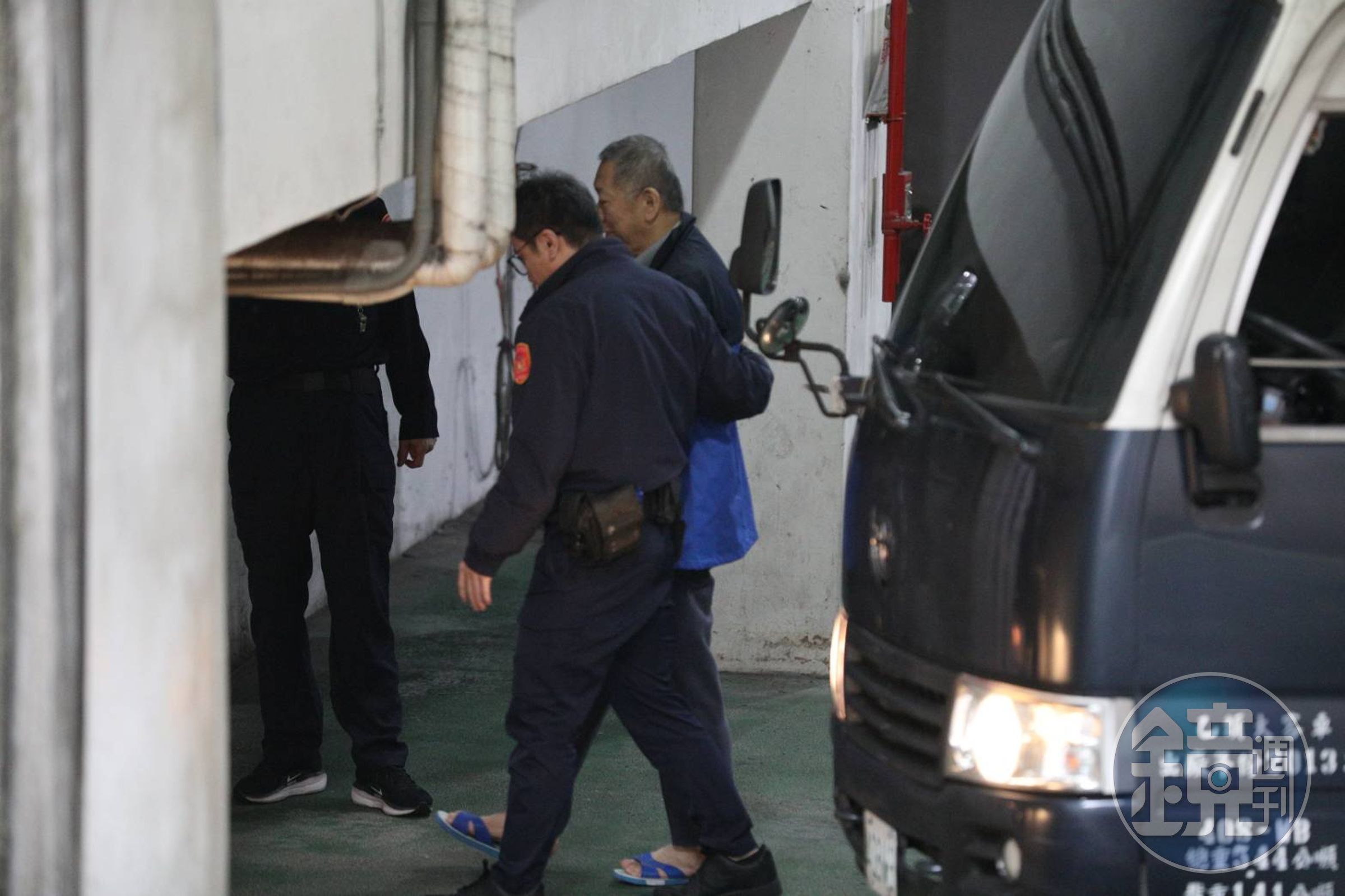 柯文哲再被提訊,頭髮明顯變長。