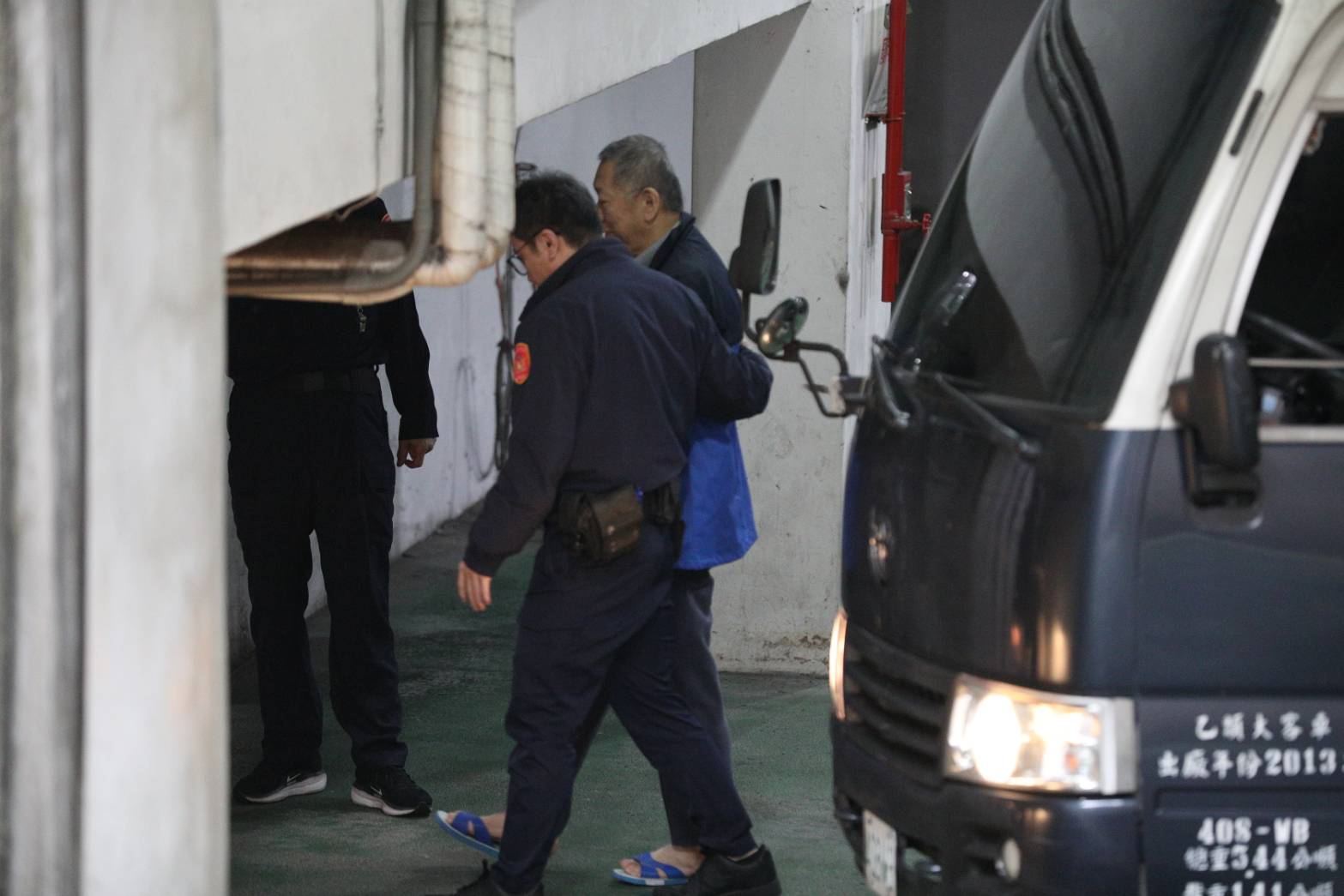 柯文哲再被提訊，頭髮明顯變長。