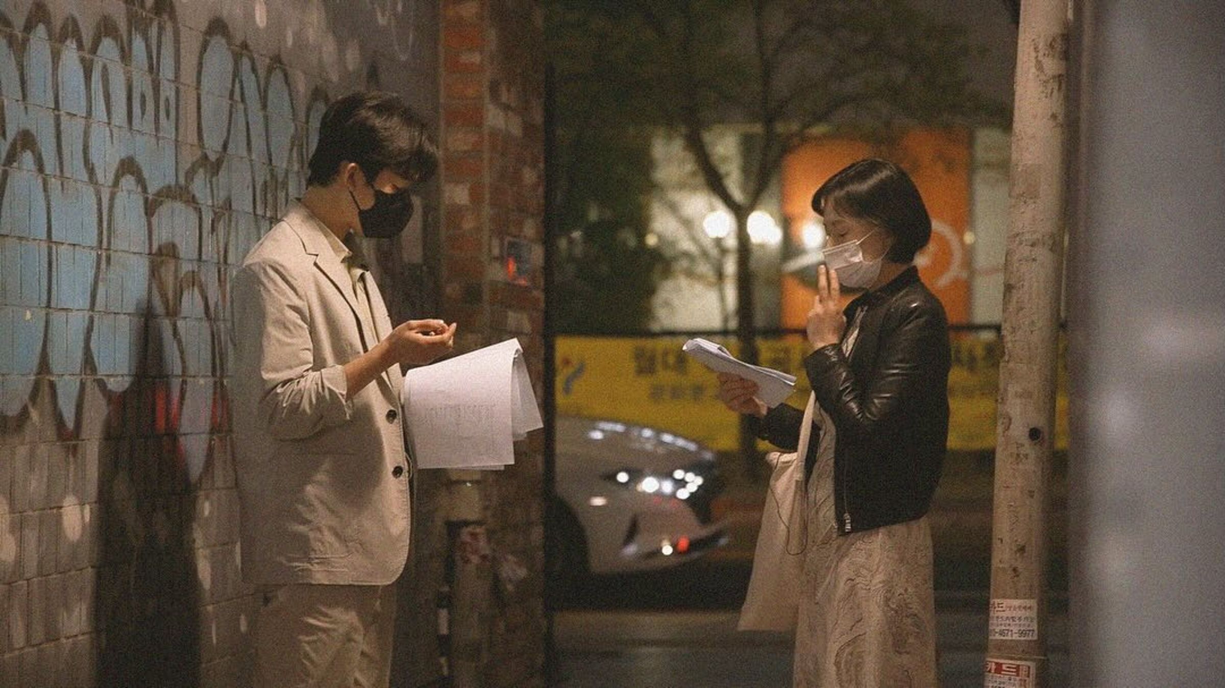 《迷望》三篇章主要場景都在首爾鐘路區,主角們穿梭在街頭漫步對話,聊起回憶的過往。(東昊影業提供)
