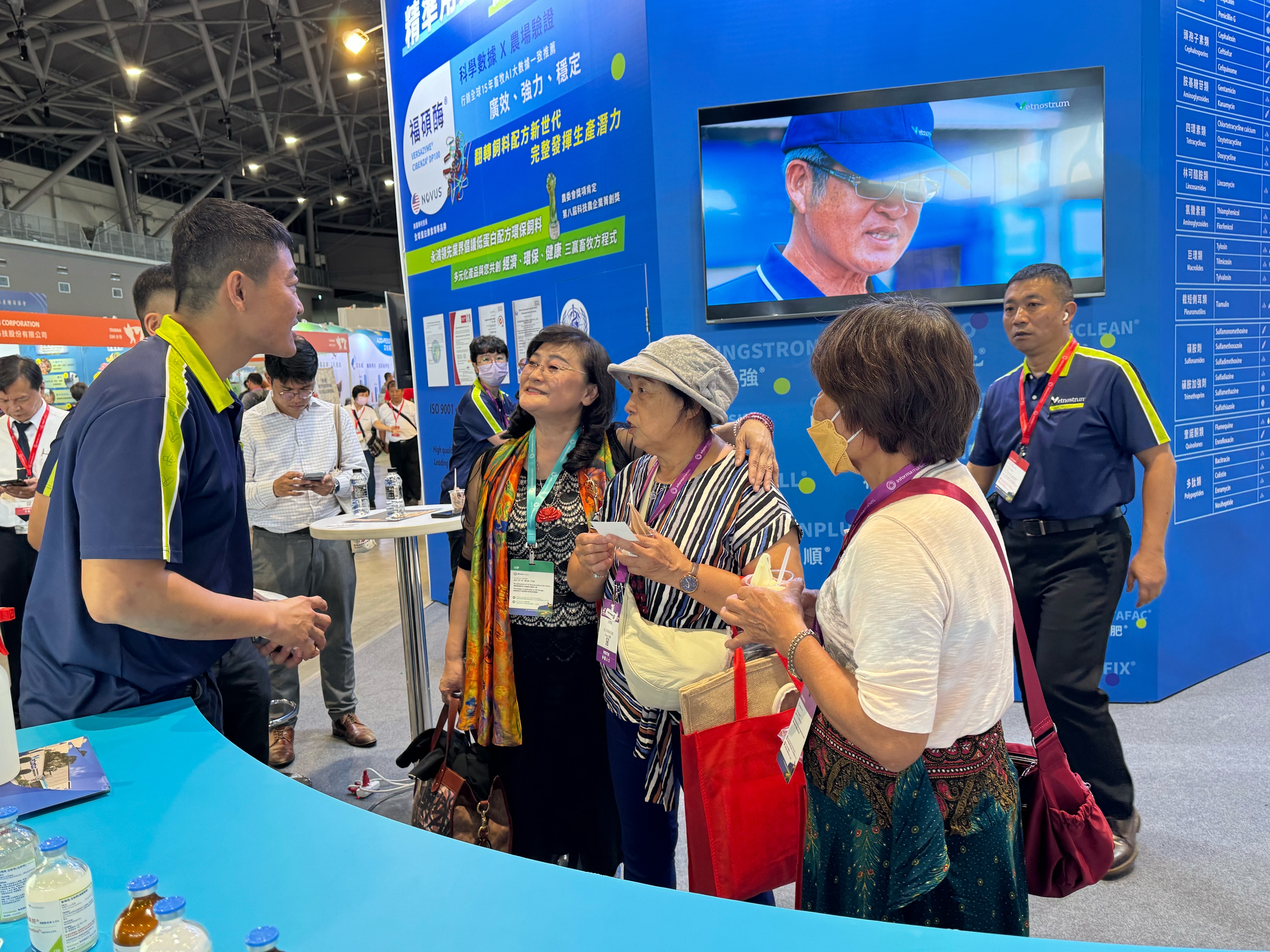 國內首動物藥品大廠永鴻生技，積極開發治療與預防保健的寵物相關產品，在展場引發關注。（永鴻生技提供）