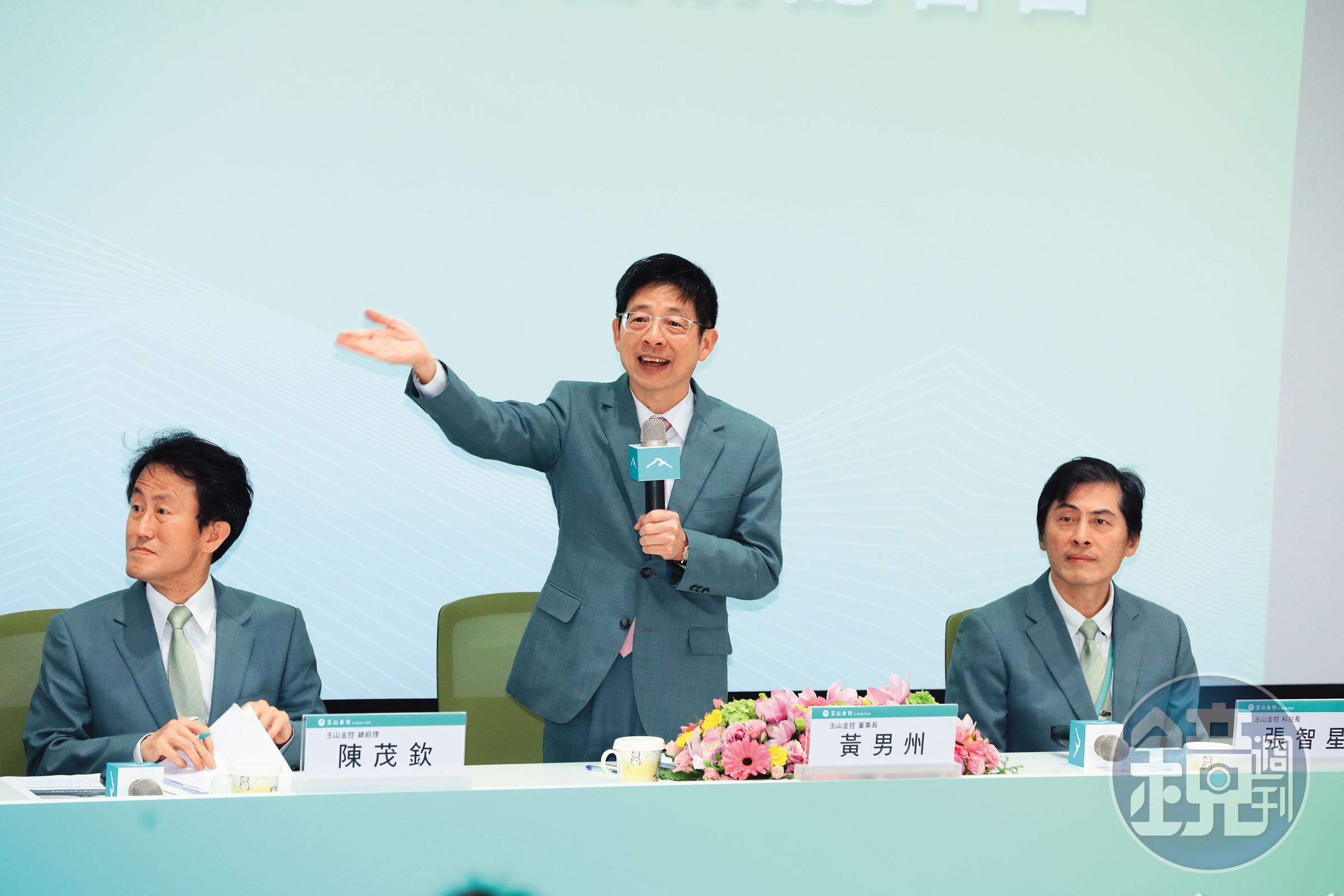 玉山金董座黃男州曾說賣掉投信，要再買回來。