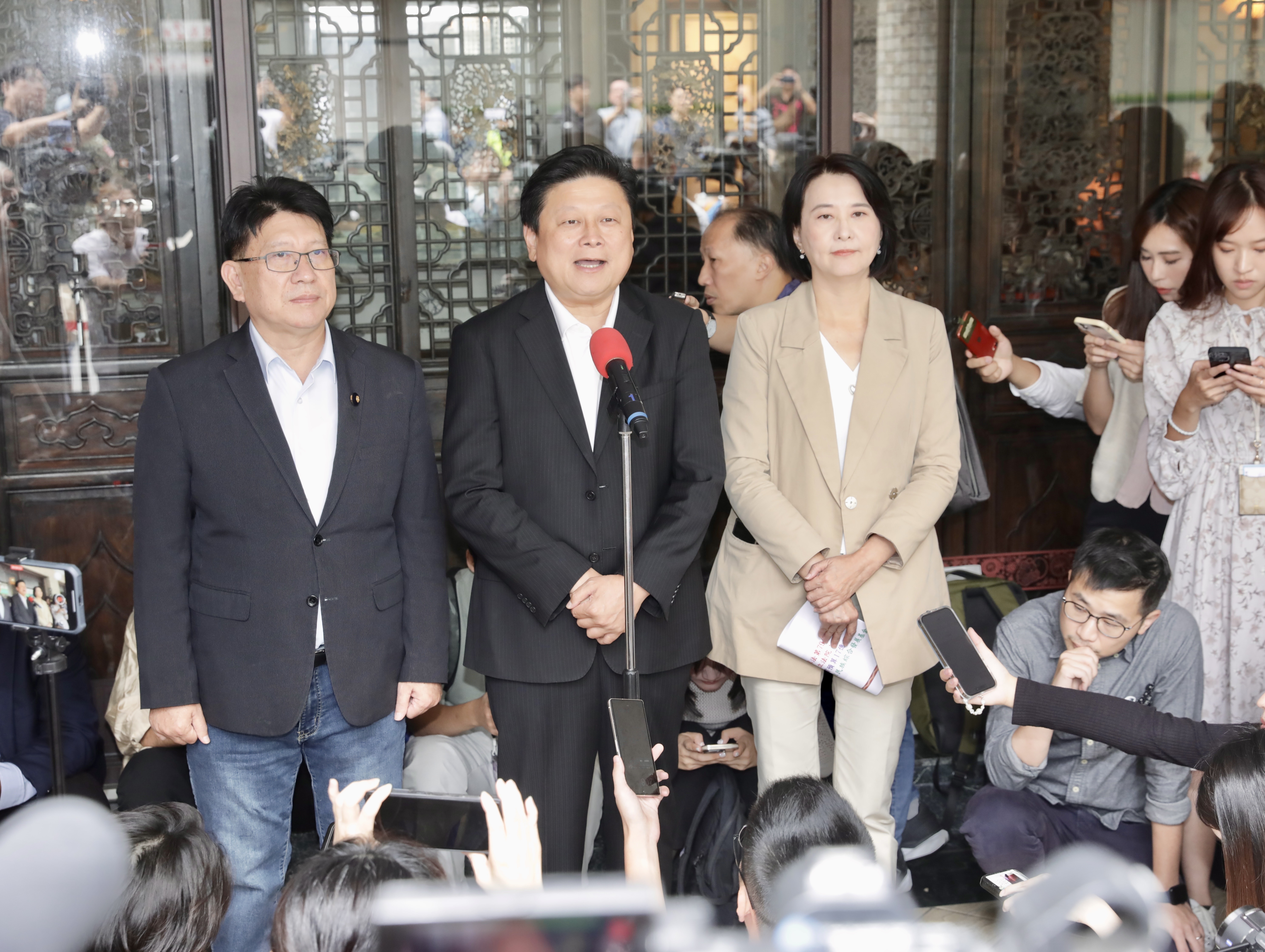 傅崐萁指政院沒學習好好尊重民意。