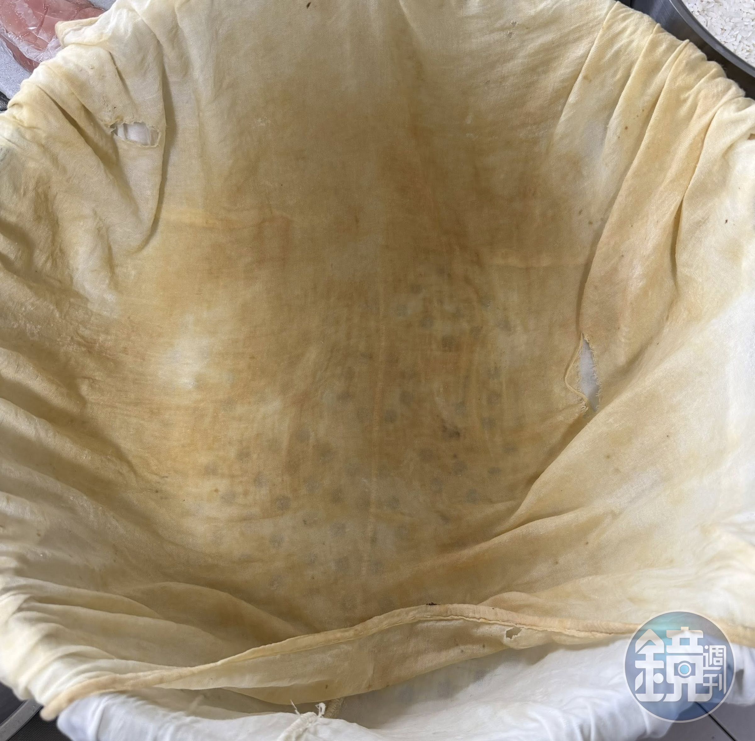 我家有一塊有歷史的大棉布，最適合蒸糯米。