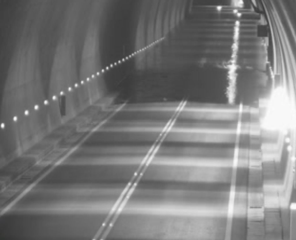 水已流入台8線靳珩隧道。（翻攝公路局即時影像）