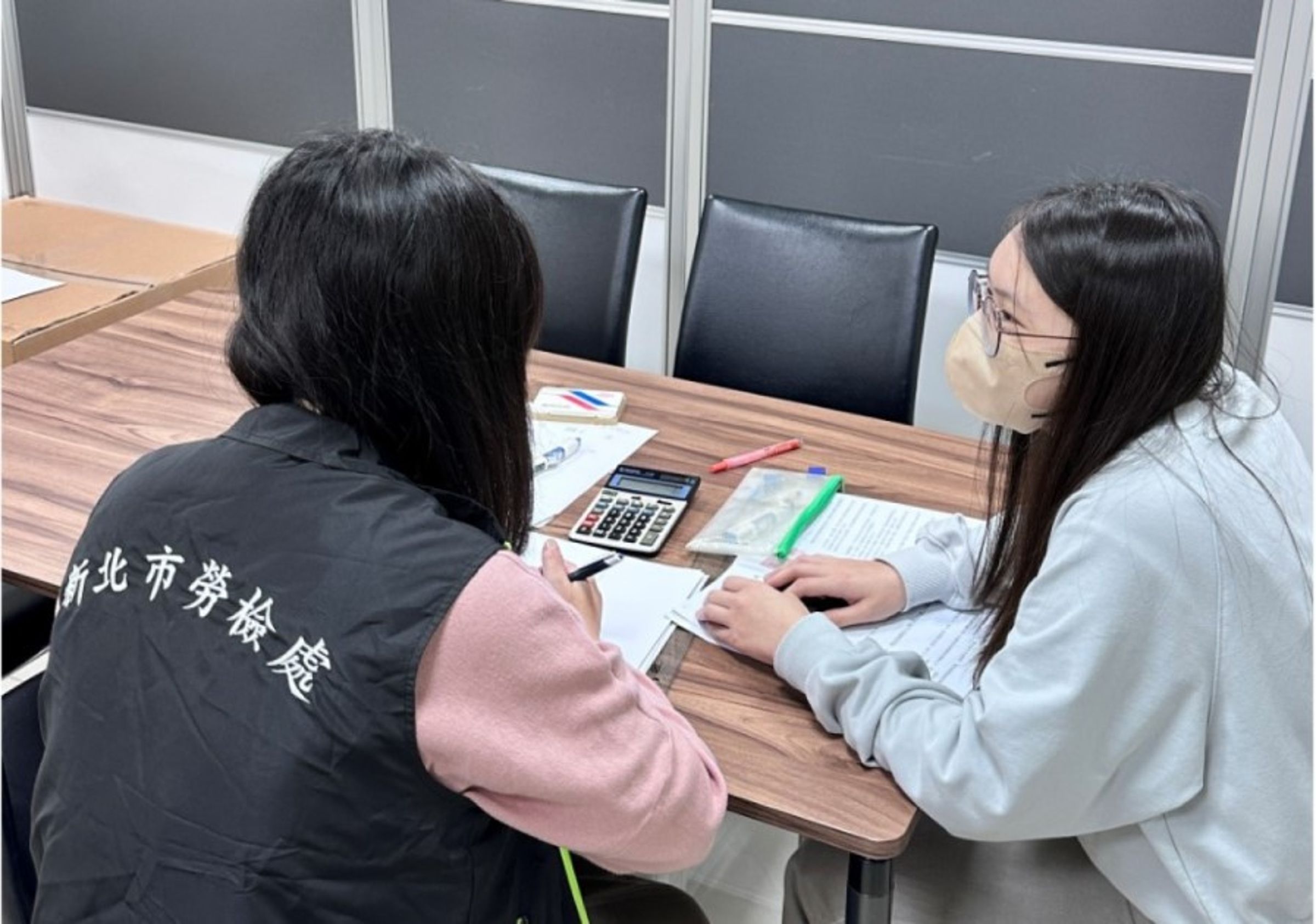 新北市公布第1波違法雇主名單 ,338家共開罰1688萬。(新北市勞工局提供)