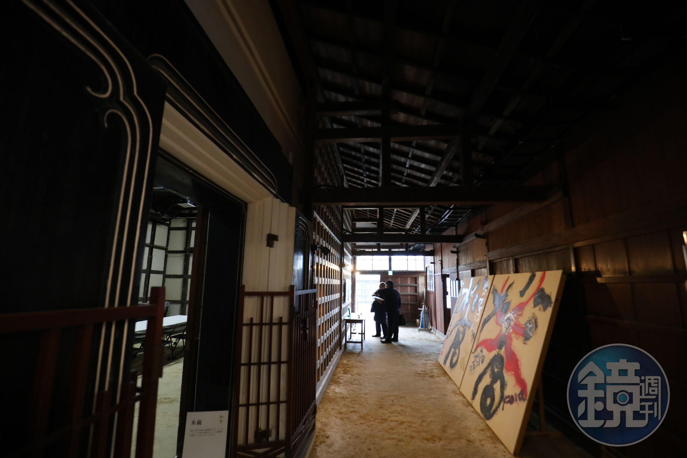 燒毀後重建的倉庫,頭上多了一個用來保護的大屋頂。