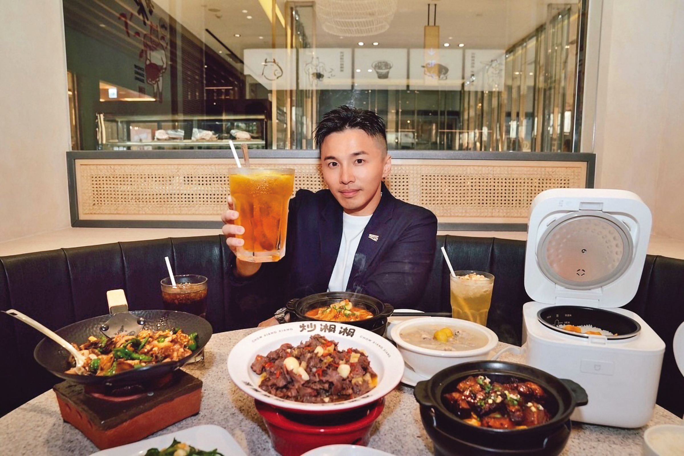 阿緯回歸自身成立的餐飲主業「緯豆集團」，還一口氣向銀行貸款近4億元，讓他備感壓力。（翻攝自阿緯IG）