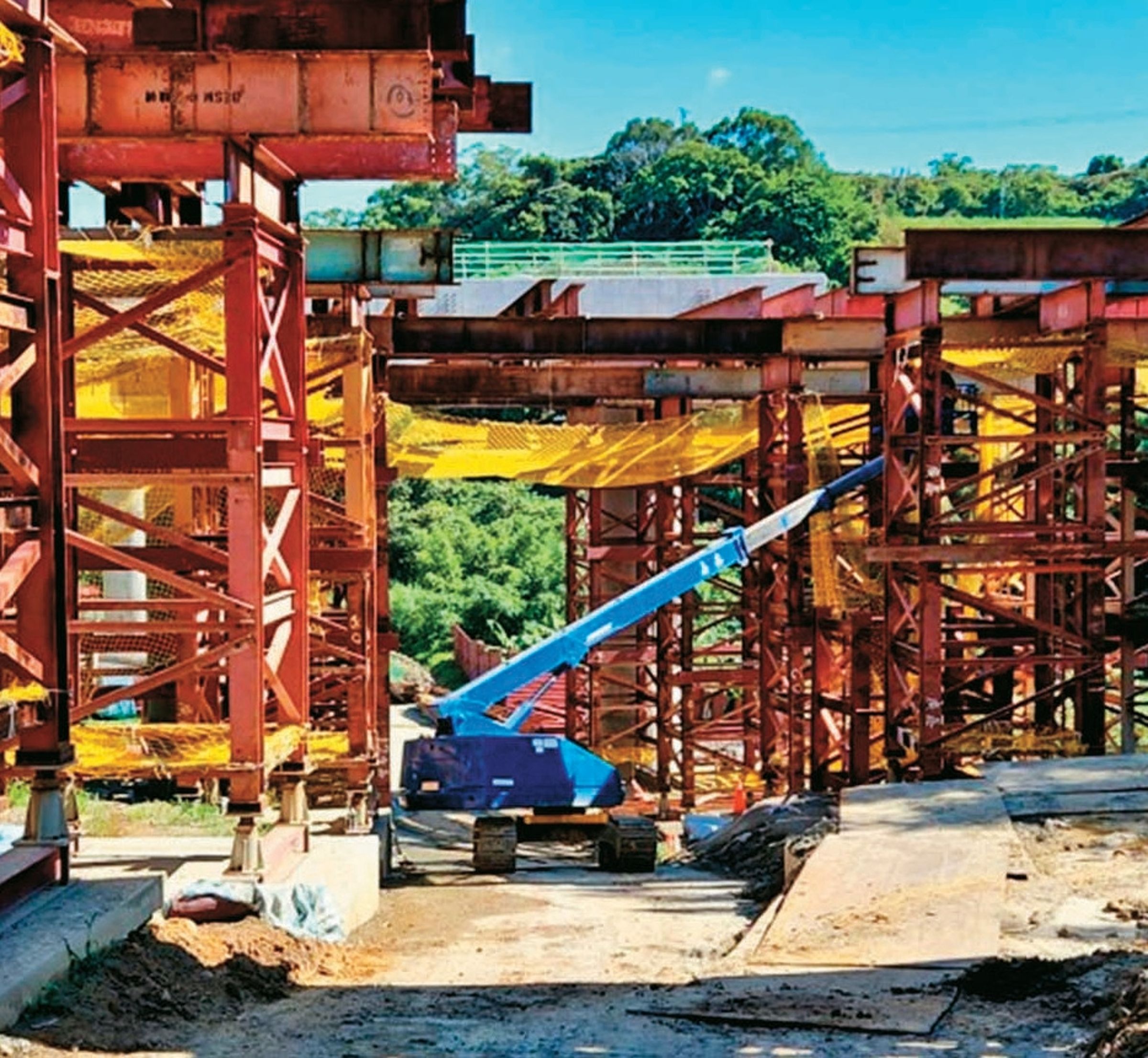 高鐵橋下聯絡道延伸至竹科之逐跨場撐工程。(新竹縣政府提供)