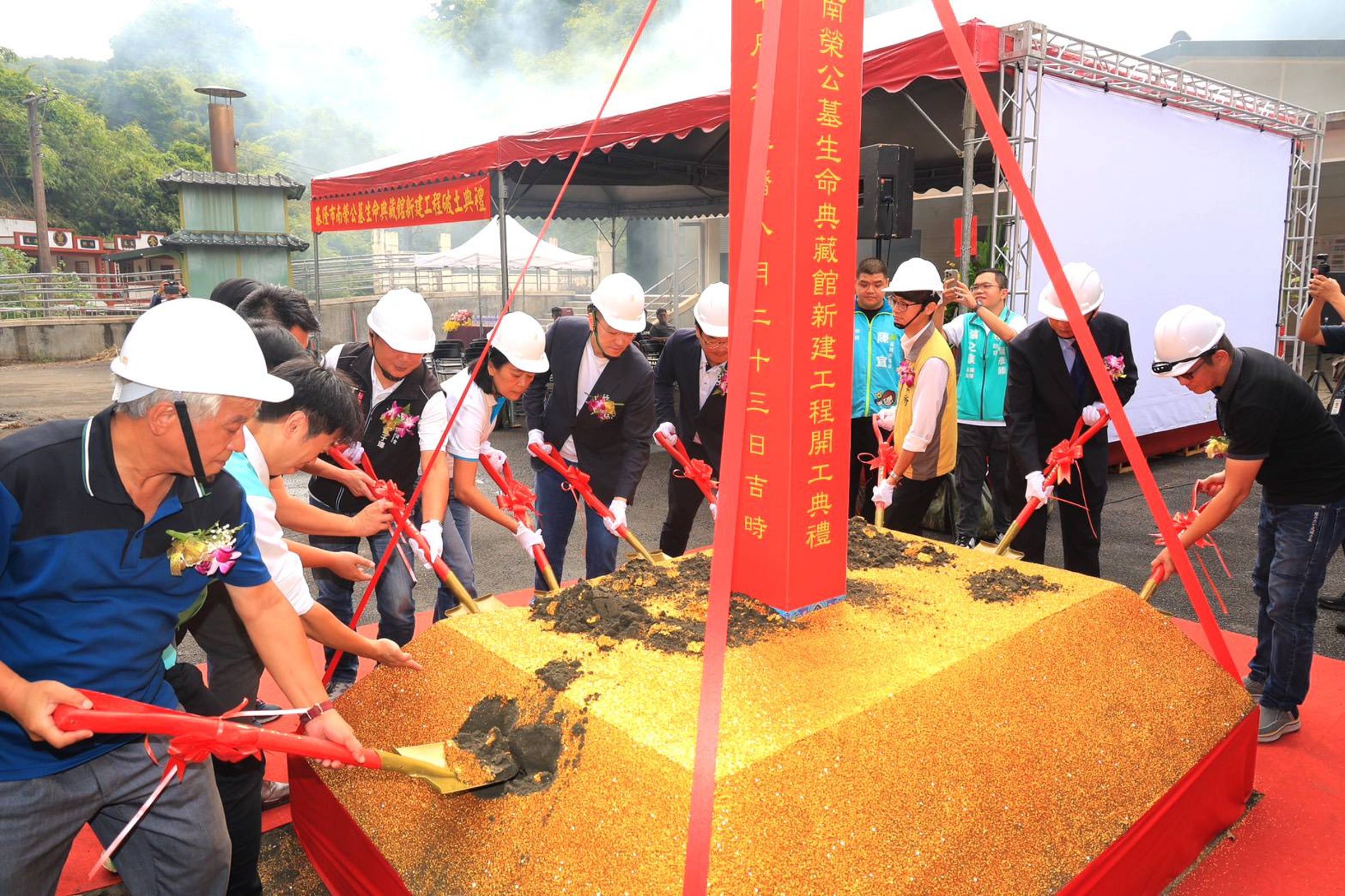 基隆市立納骨塔將轉型升級為「生命典藏館」,今(25日)上午舉行開工典禮。(基隆市政府提供)