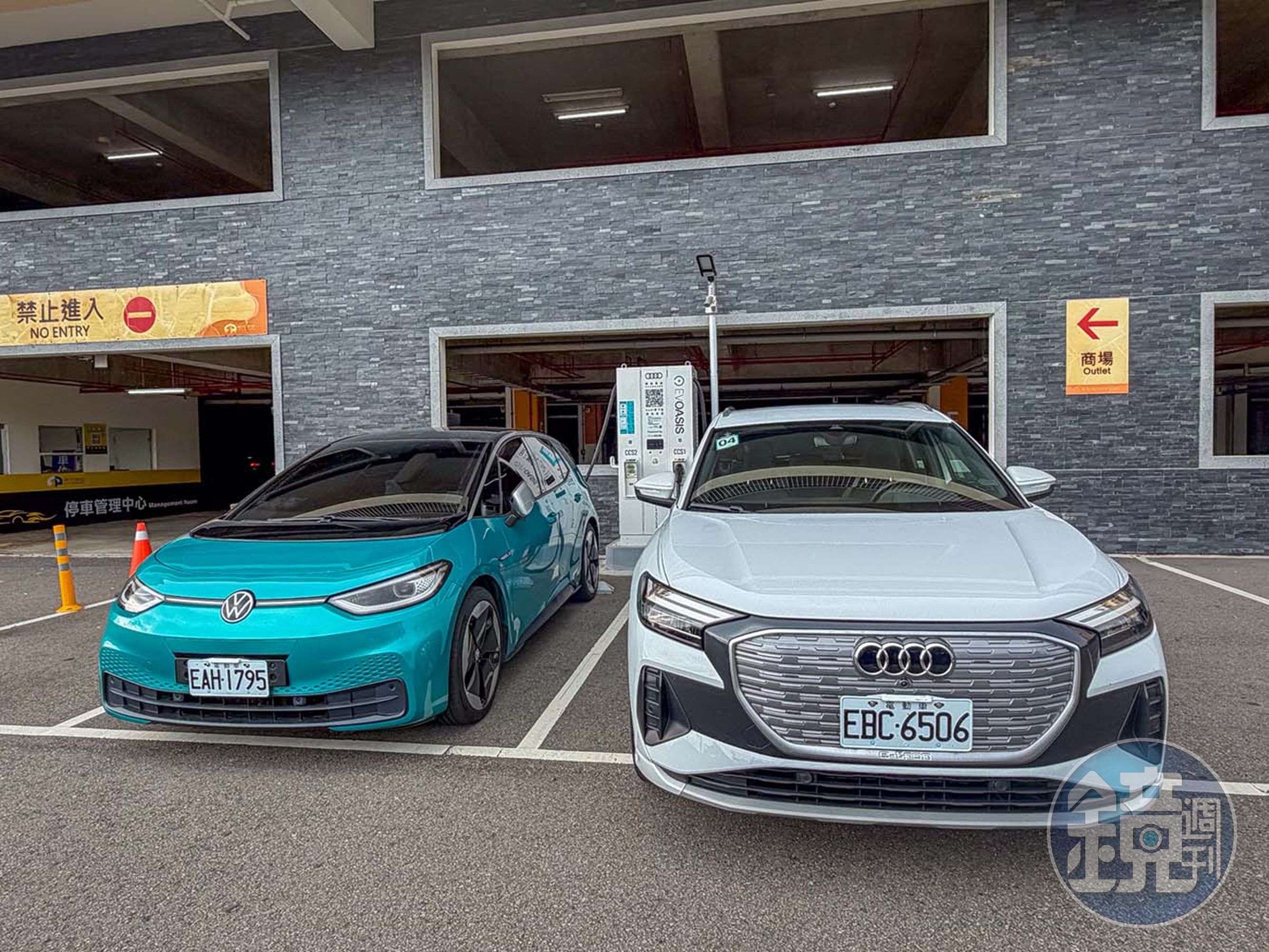 兩天一夜駕駛著AUDI Q4 e-tron體驗充電服務,僅需半小時就可以透過快充站將車輛的電量充滿。