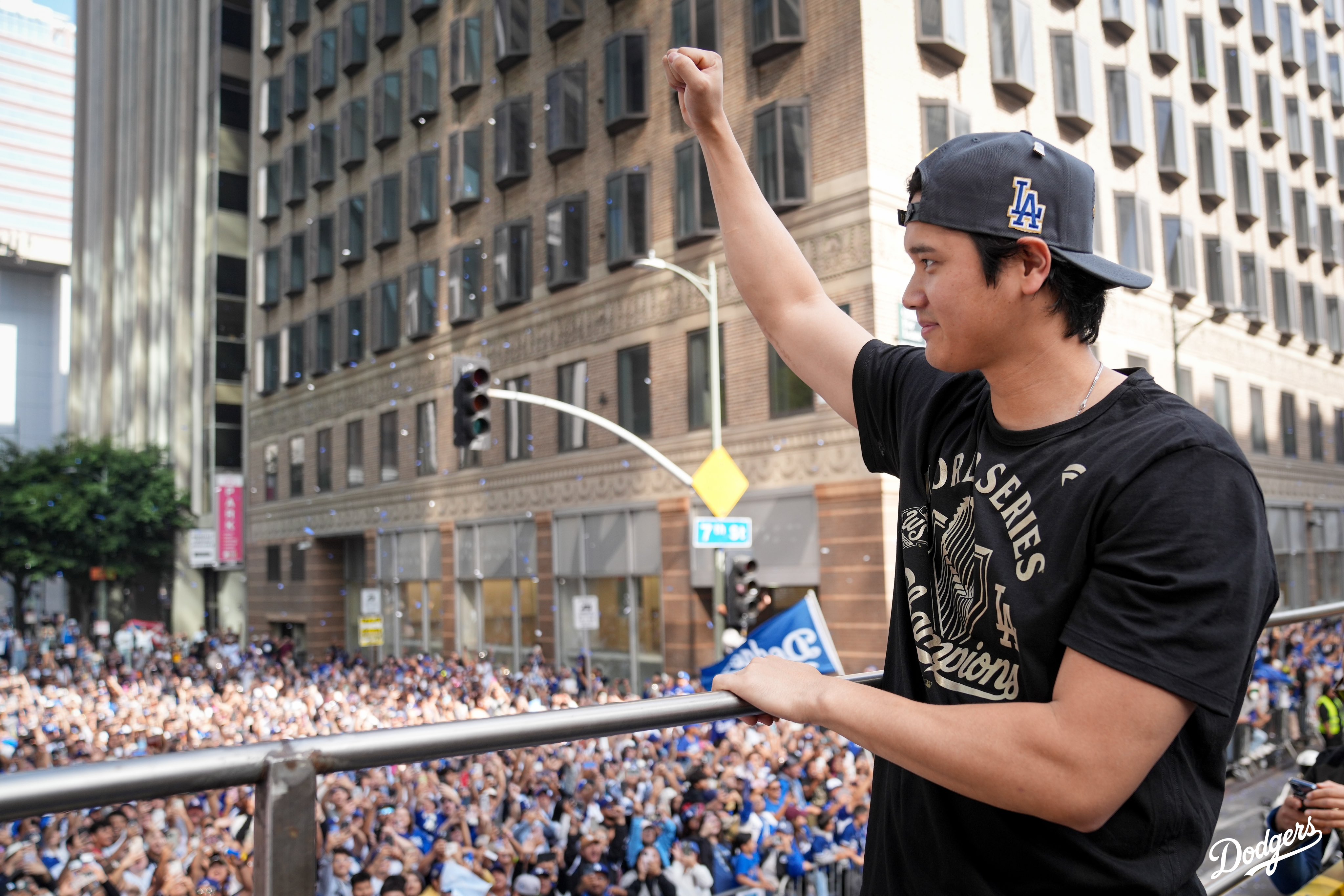 道奇二刀流球星大谷翔平連續第3年拿下銀棒獎，也被看好下週再收MVP三連霸。（翻攝自X @Dodgers）