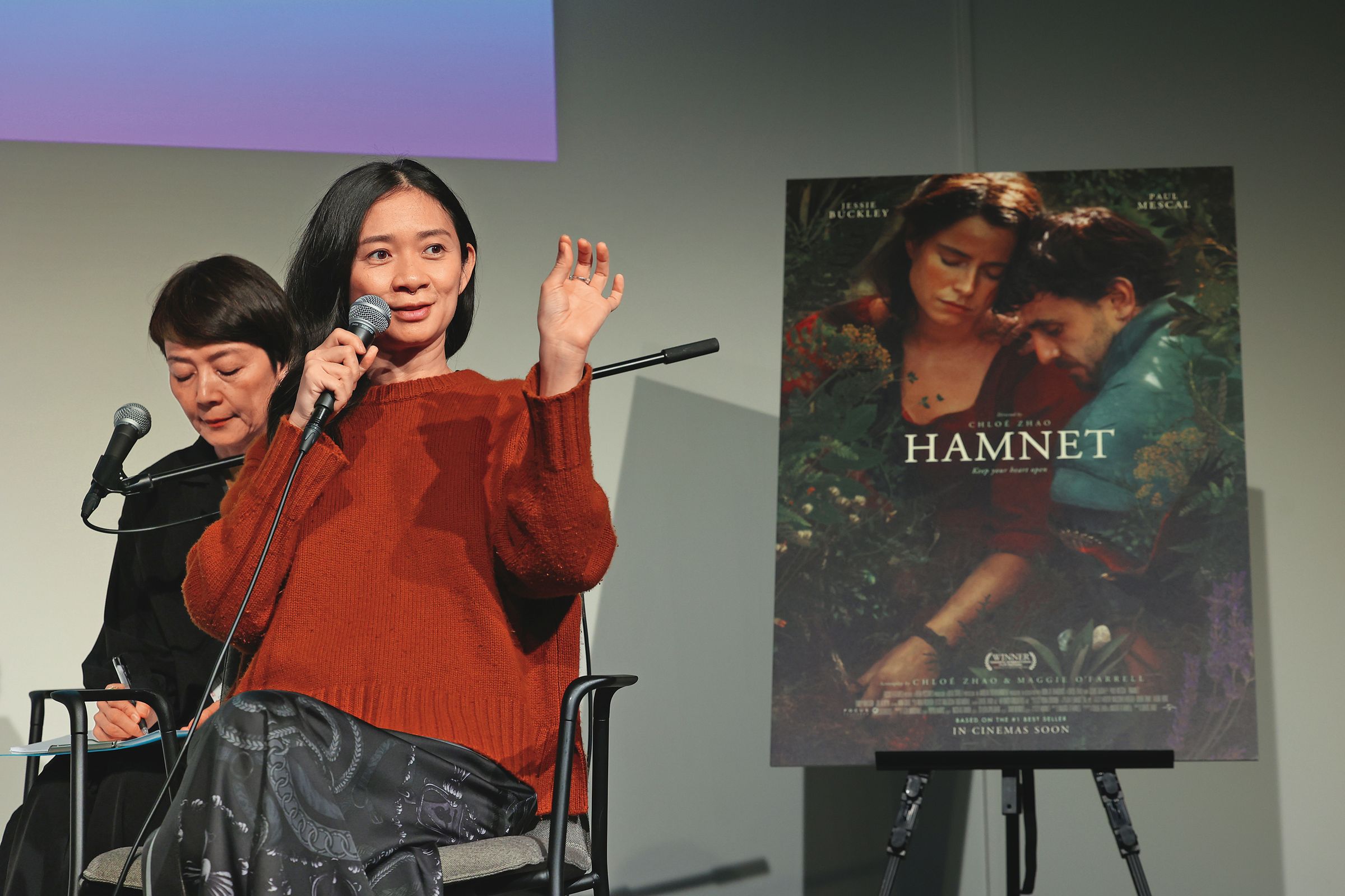 導演趙婷新作《哈姆奈特》獲選為今年東京國際影展閉幕片，她鼓勵女性創作者：「這世界需要妳做自己，請享受妳是一名女性。」	（東京國際影展提供）