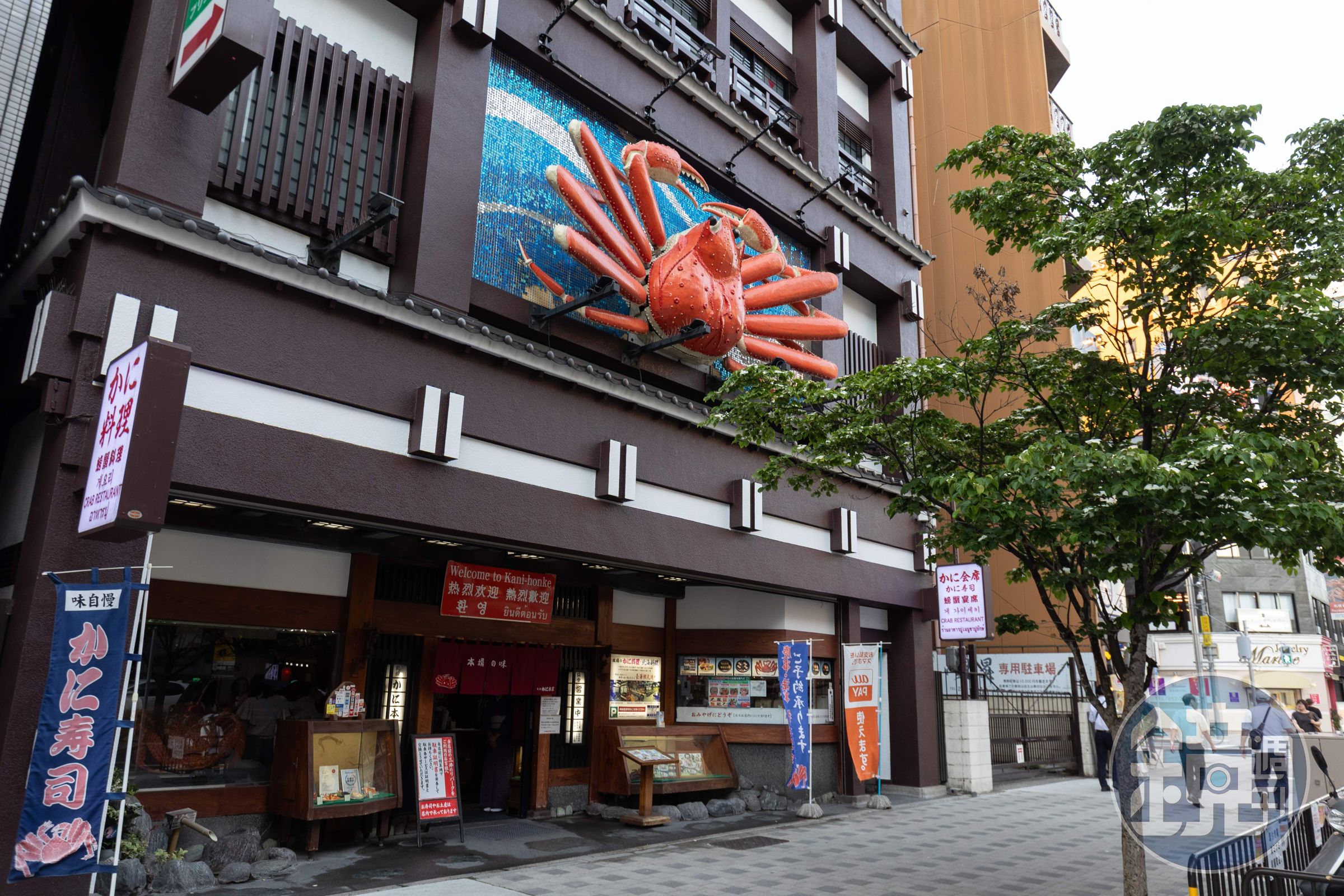 「札幌かに本家 榮中央店」門口巨大螃蟹招牌已成為當地代表性地標。