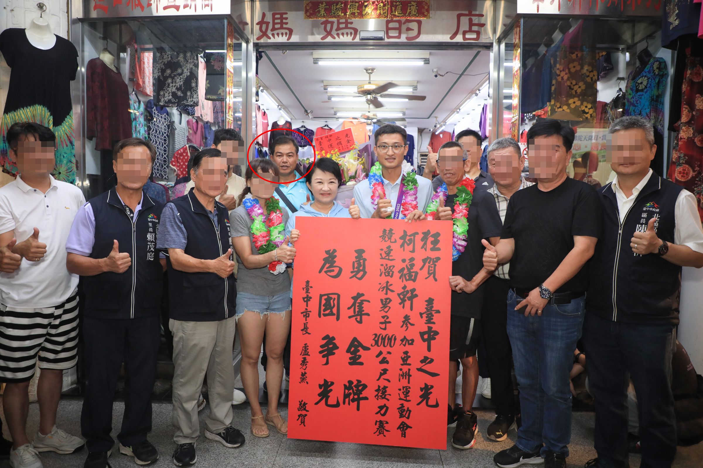 林詠翔今年10月與金牌國手接受盧秀燕表揚。（台中市府提供）