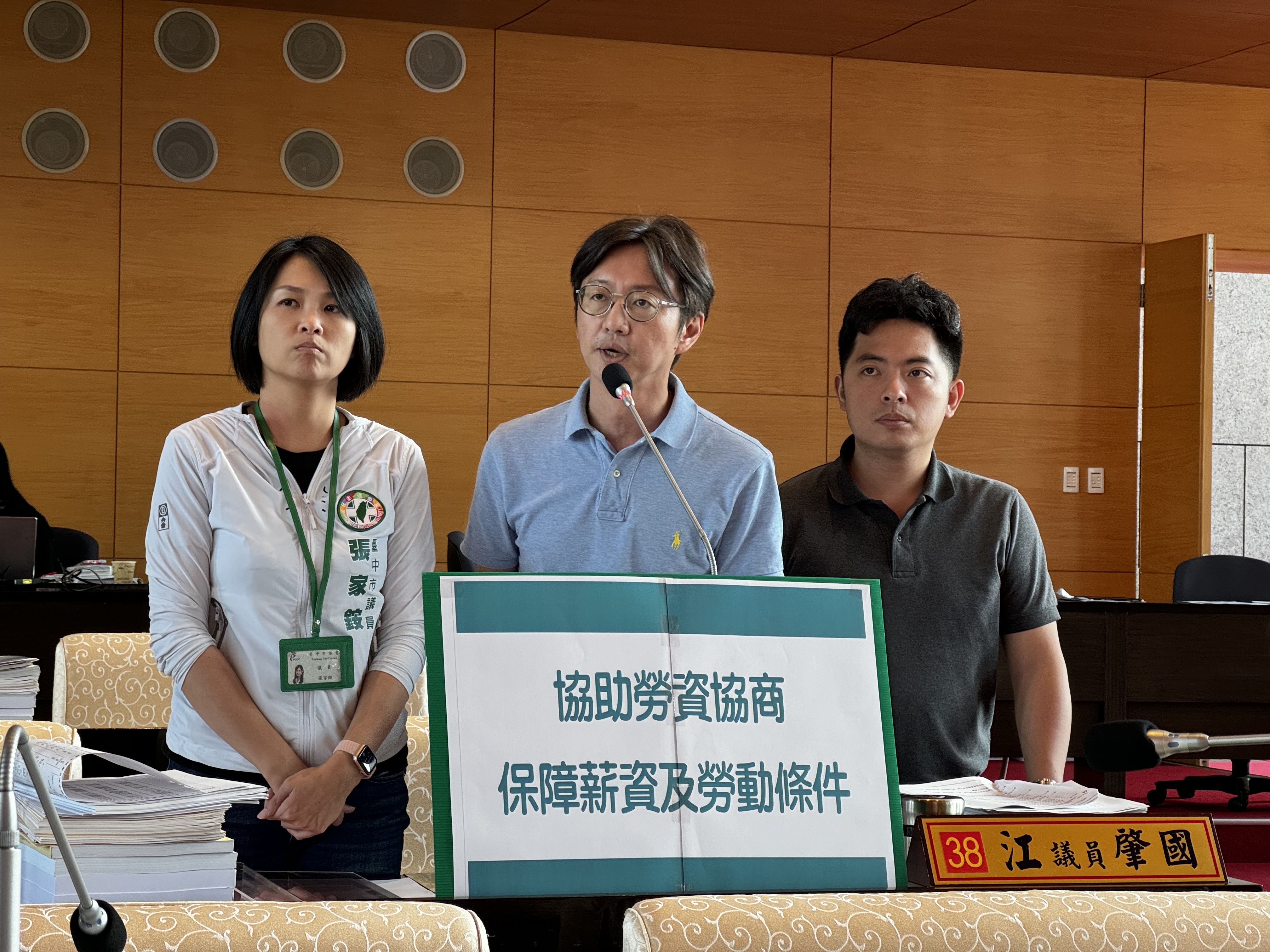 民進黨籍市議員江肇國要求中市府應協助開啟外送員勞資協商。（江肇國辦公室提供）