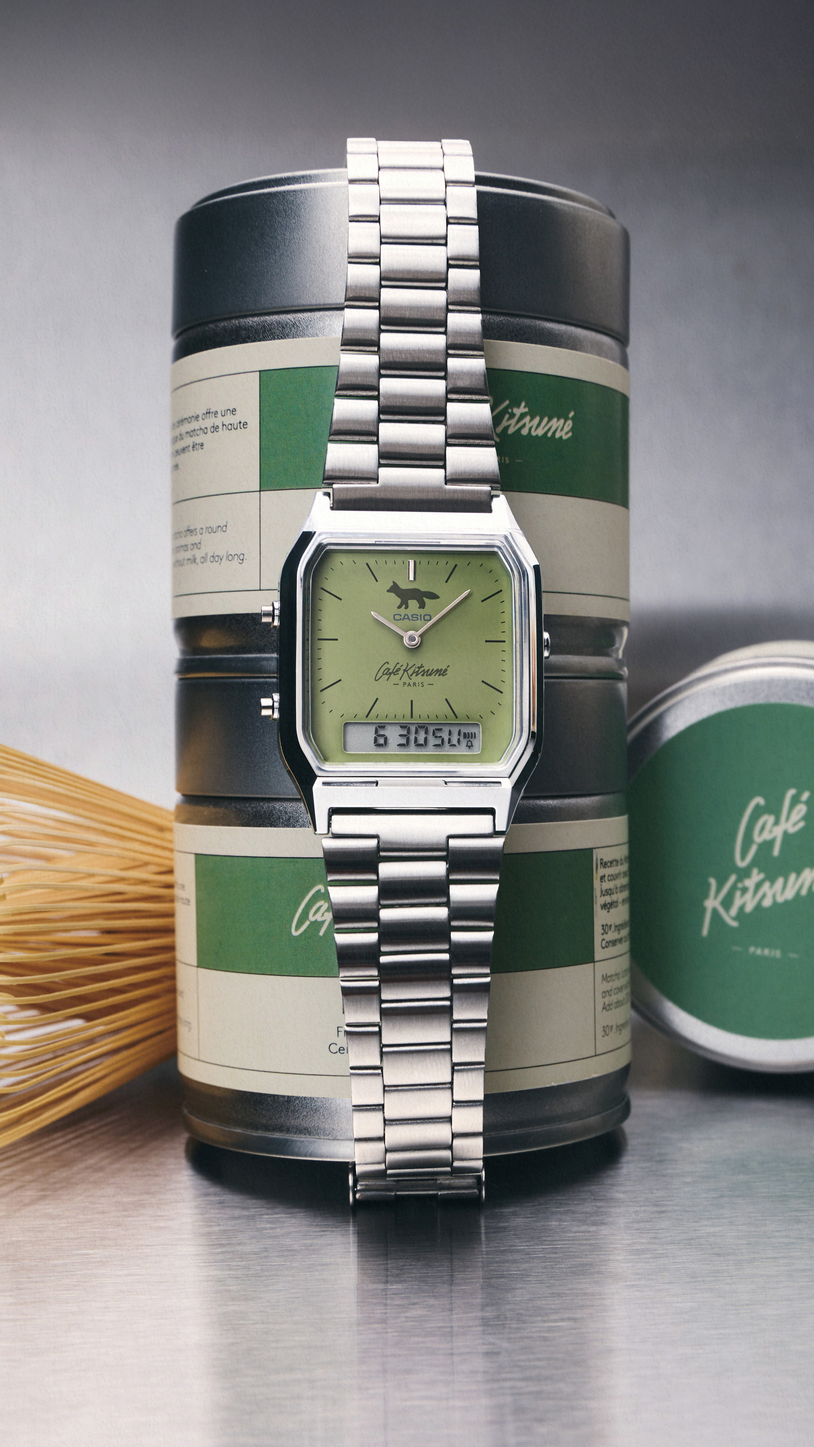 Café Kitsuné的標誌抹茶綠加上CASIO A168系列錶型,成就了這次合作的Café Kitsuné × CASIO復古聯名腕錶。(初衣食午提供)