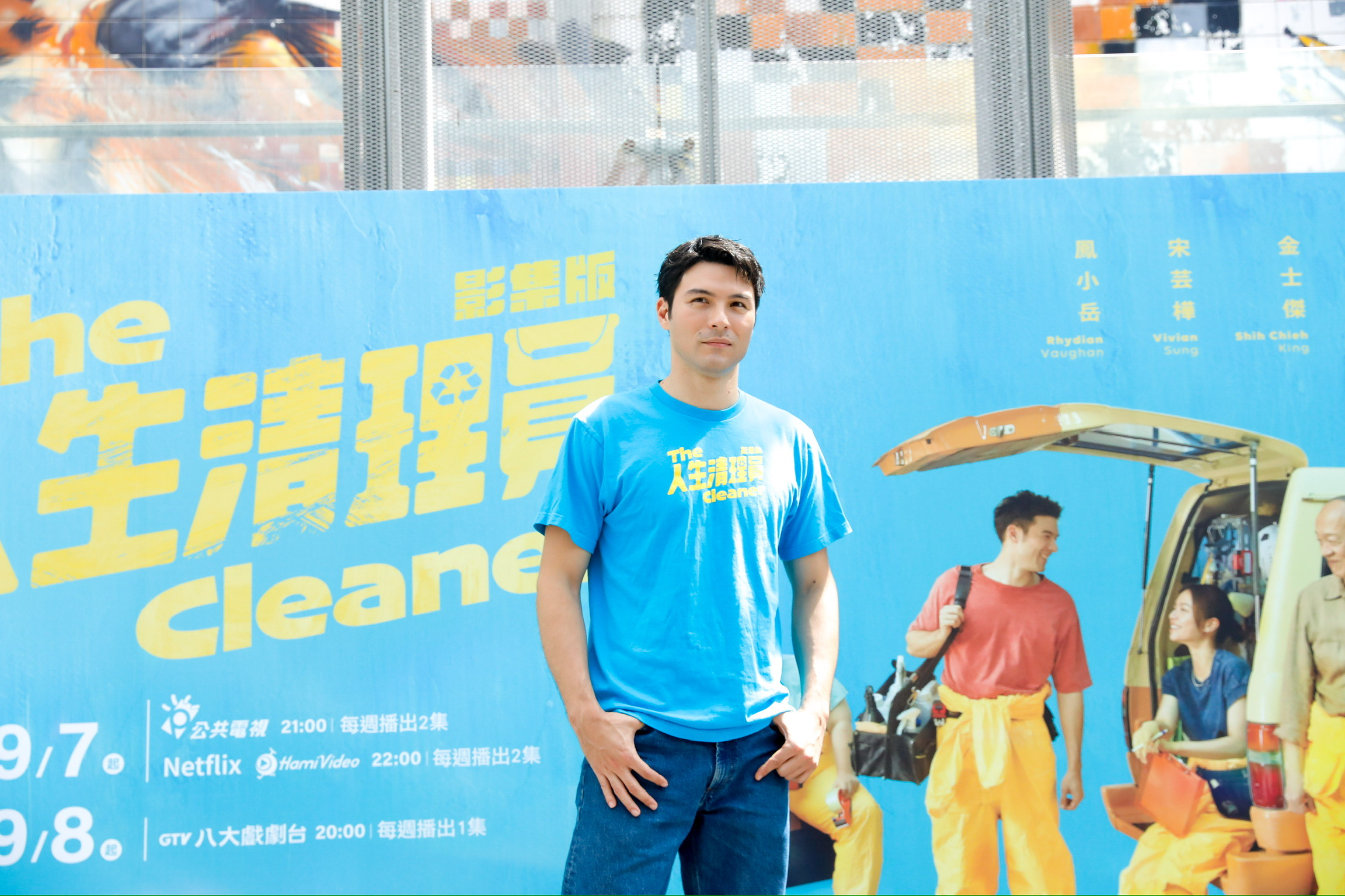 鳳小岳駕駛休旅車竟發生火燒車事件，他即時逃生，現在很平安。