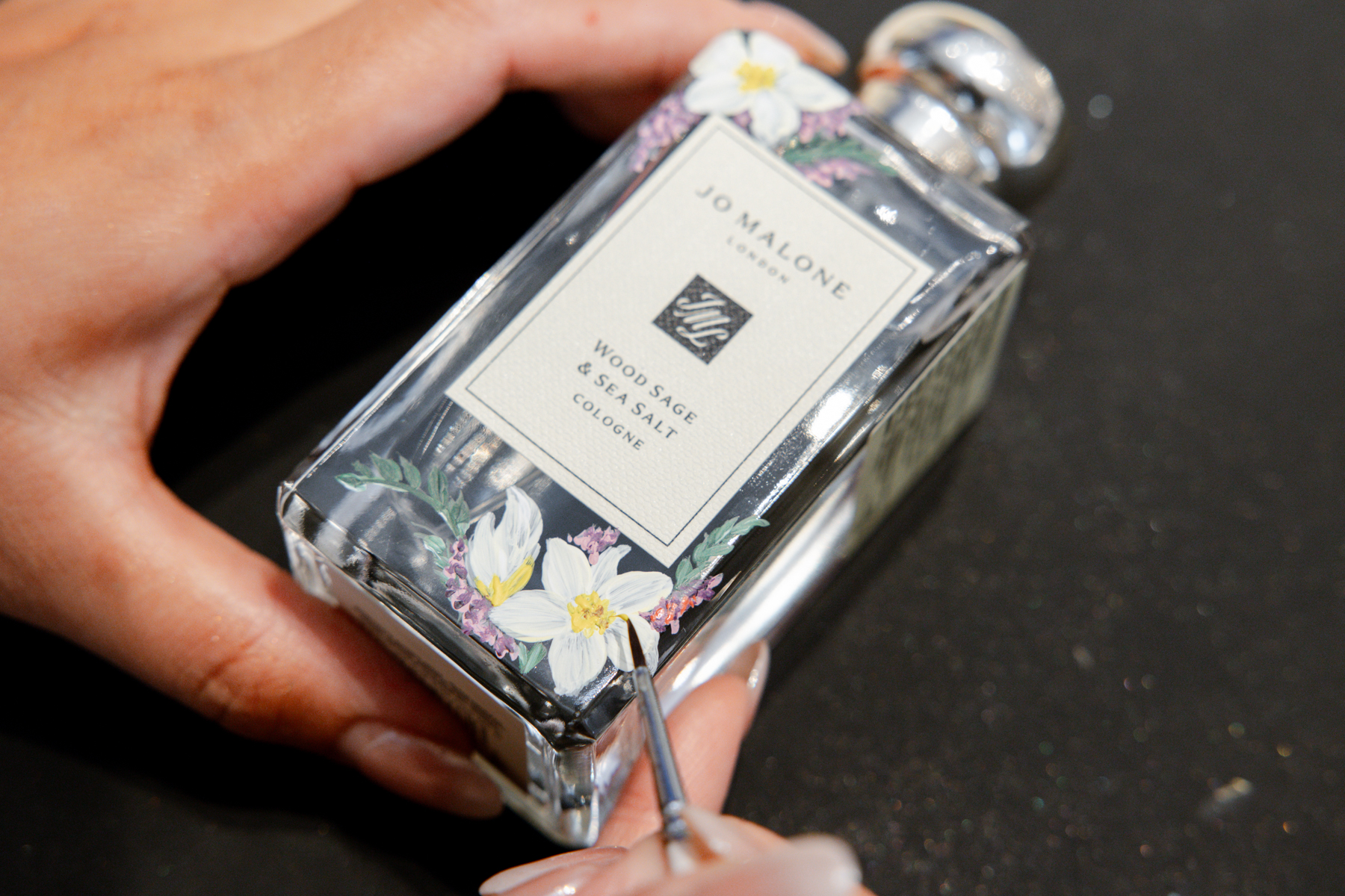 Jo Malon London大稻埕形象概念店彩繪瓶身服務。(Jo Malone London提供)