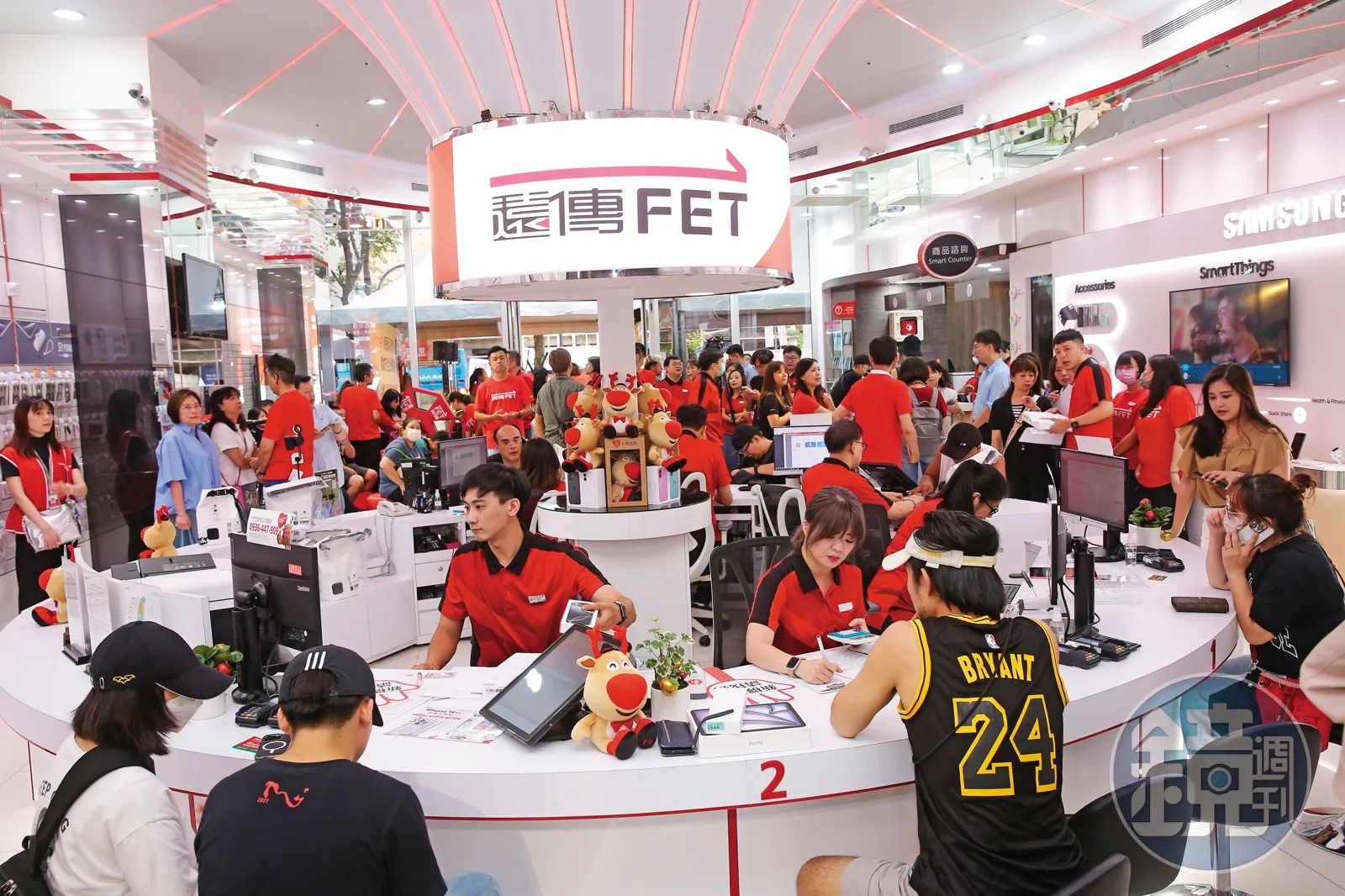 新哀鳳來了／預購人氣依舊旺 遠傳30分鐘完售、momo熱賣Pro系列