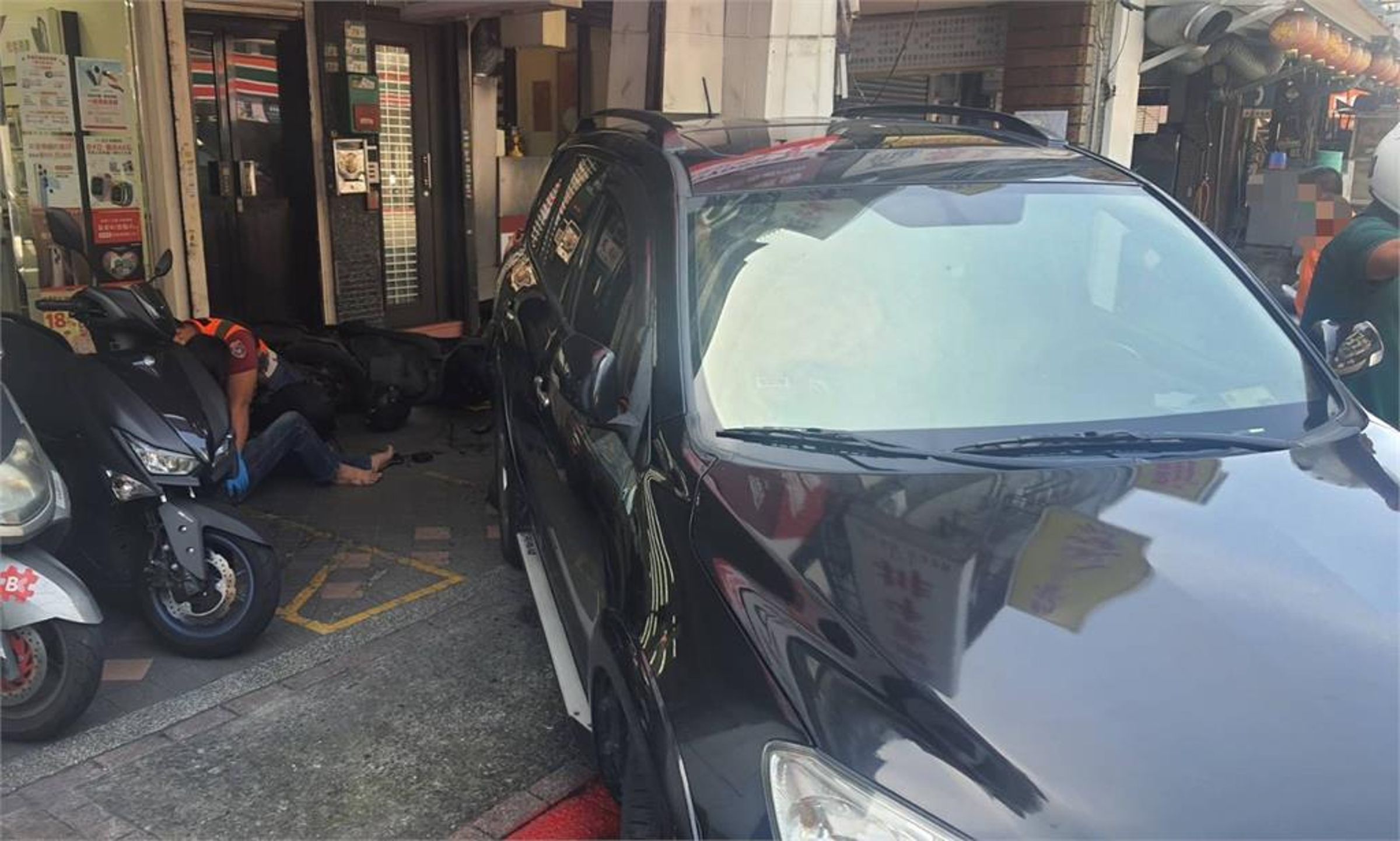 肇事74歲鄭姓老翁雖然酒測值為0,但被警方被發現是酒駕慣犯。(翻攝畫面)