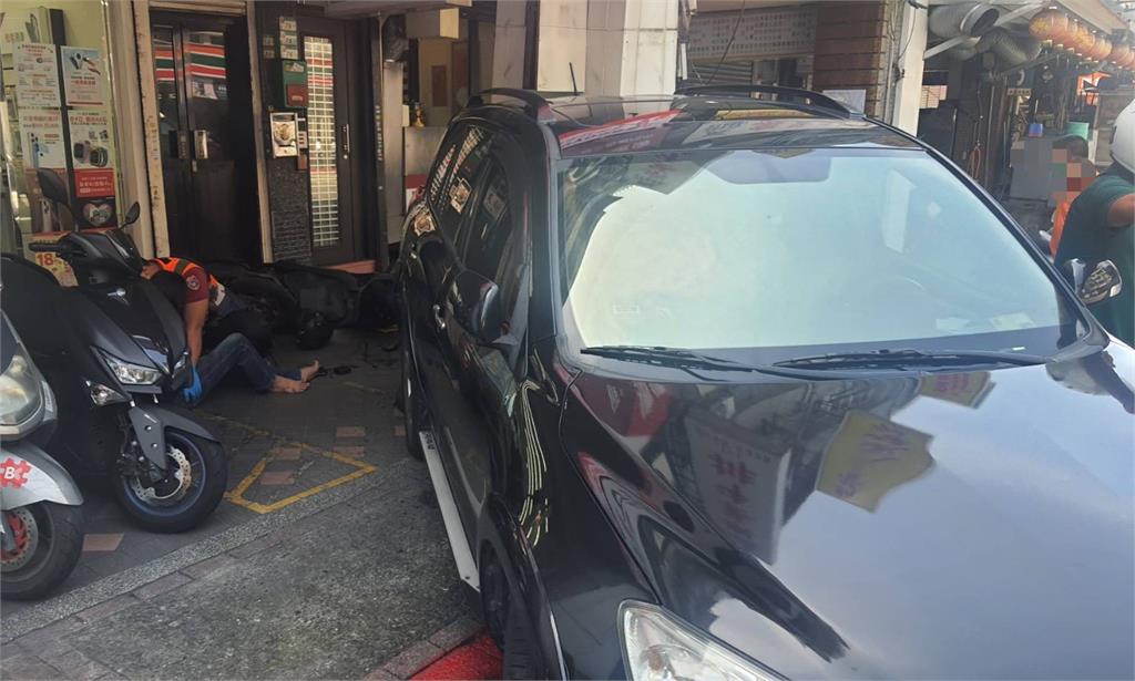 肇事74歲鄭姓老翁雖然酒測值為0，但被警方被發現是酒駕慣犯。（翻攝畫面）