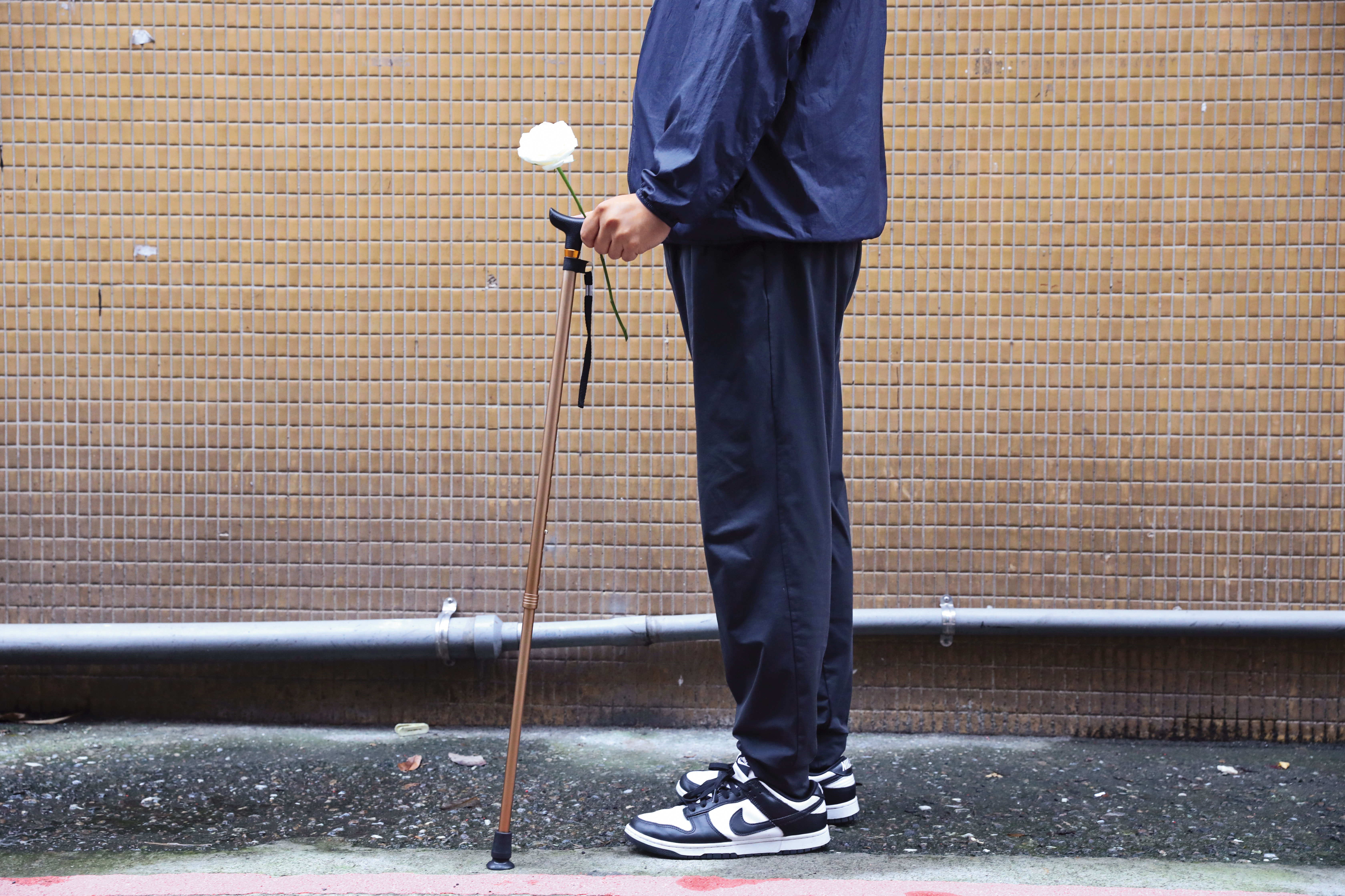 在華航服務24年的X先生因亂流而骨折，療傷期間2次被華航要求漸進式復工。