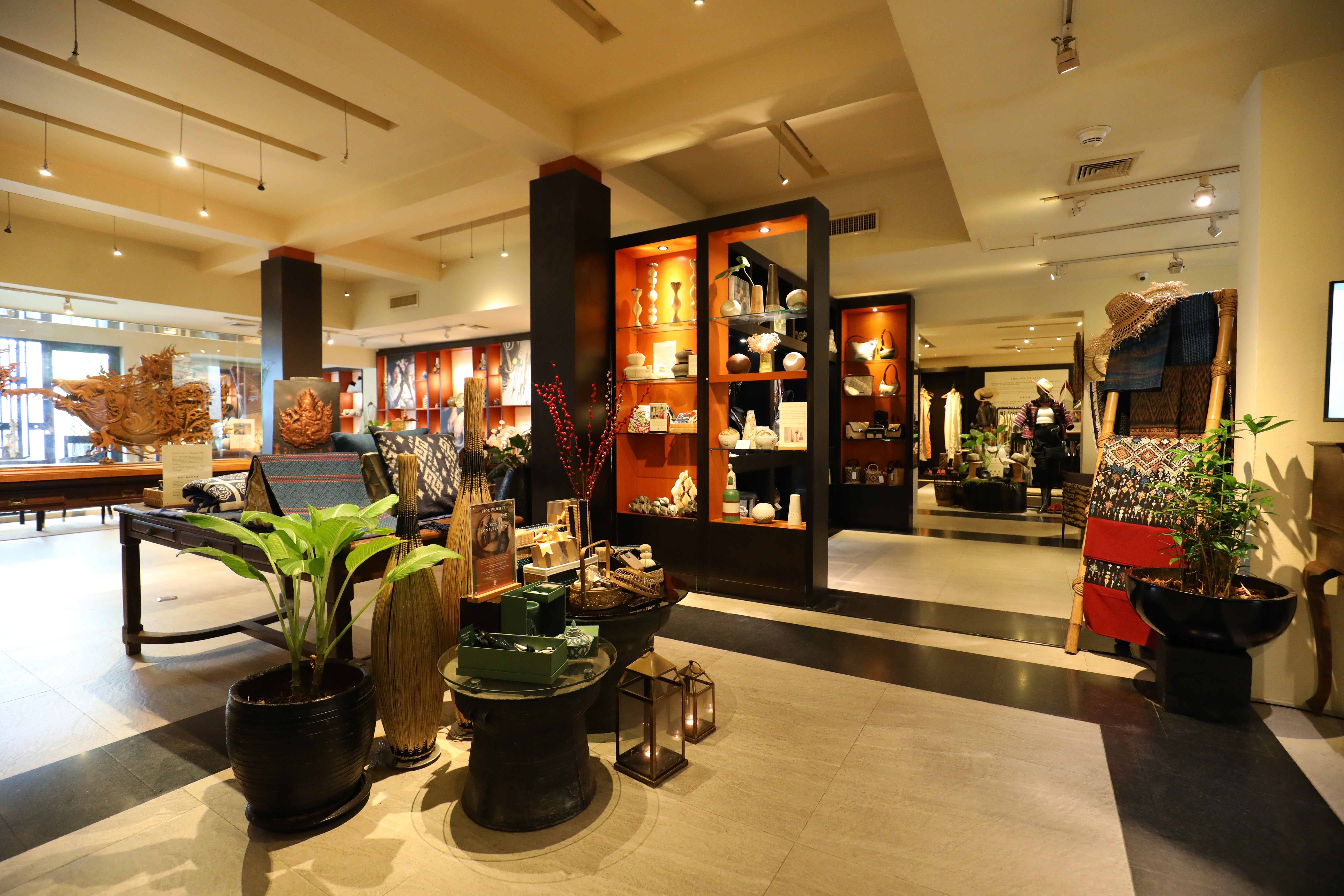 「Banyan Tree Gallery」是悅榕集團旗下的選貨店，販售來自當地的精緻手工藝品與禮品，可以在這找到獨特的紀念品帶回家。