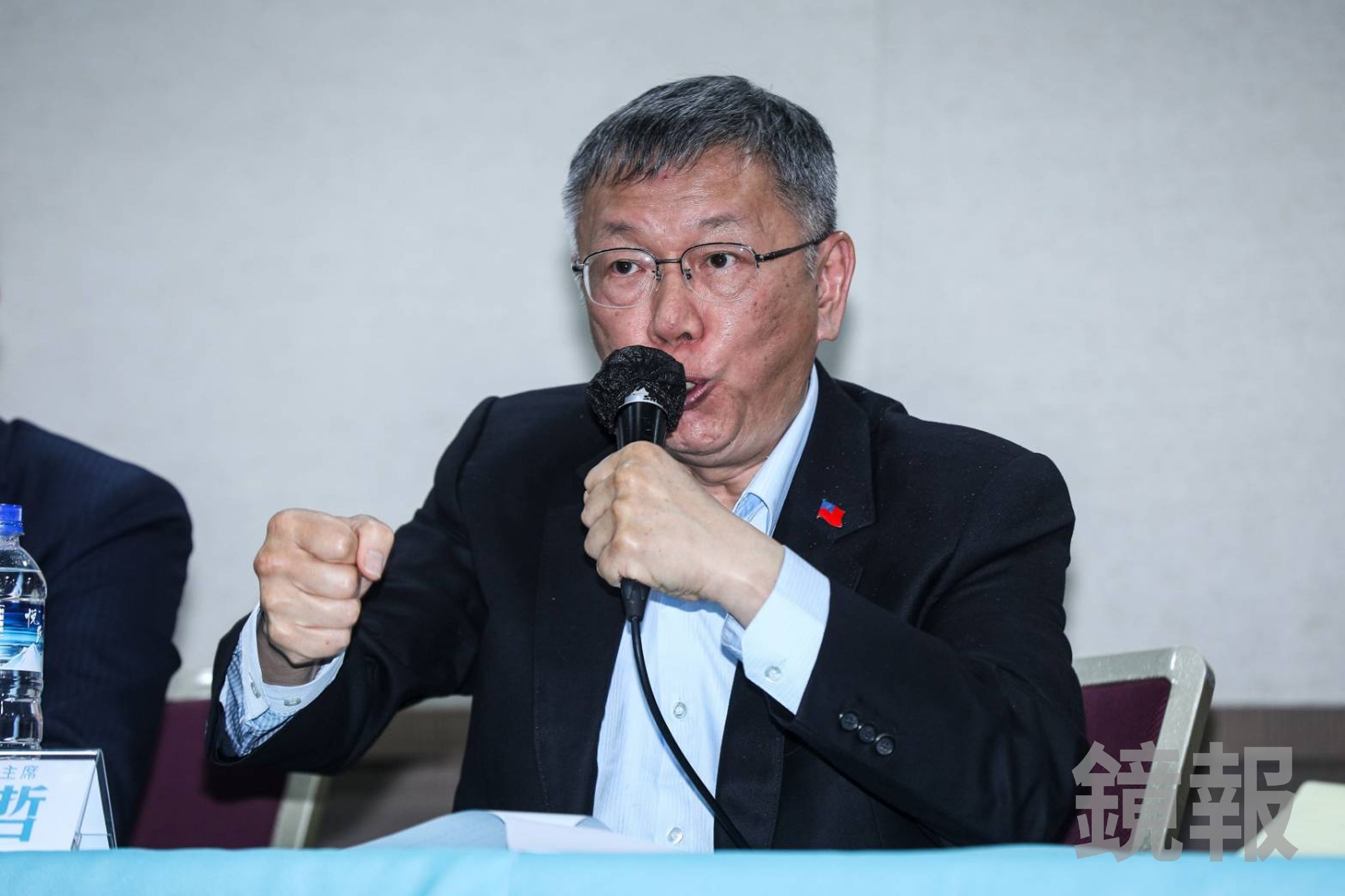 柯文哲今日表示,既然是烏龍,「處罰一下就好,不需要這樣吧。」更再嗆民進黨製造分裂、對立、仇恨,把台灣社會的善良抹煞掉。(鏡報鄒保祥)