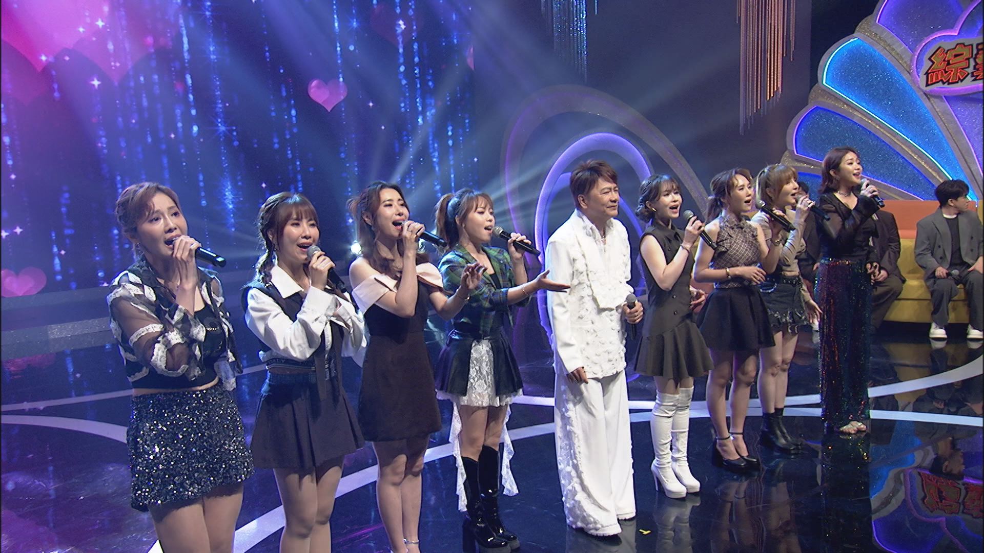 袁小迪錄影製作單位安排8位女歌手與他合唱。（中視提供）