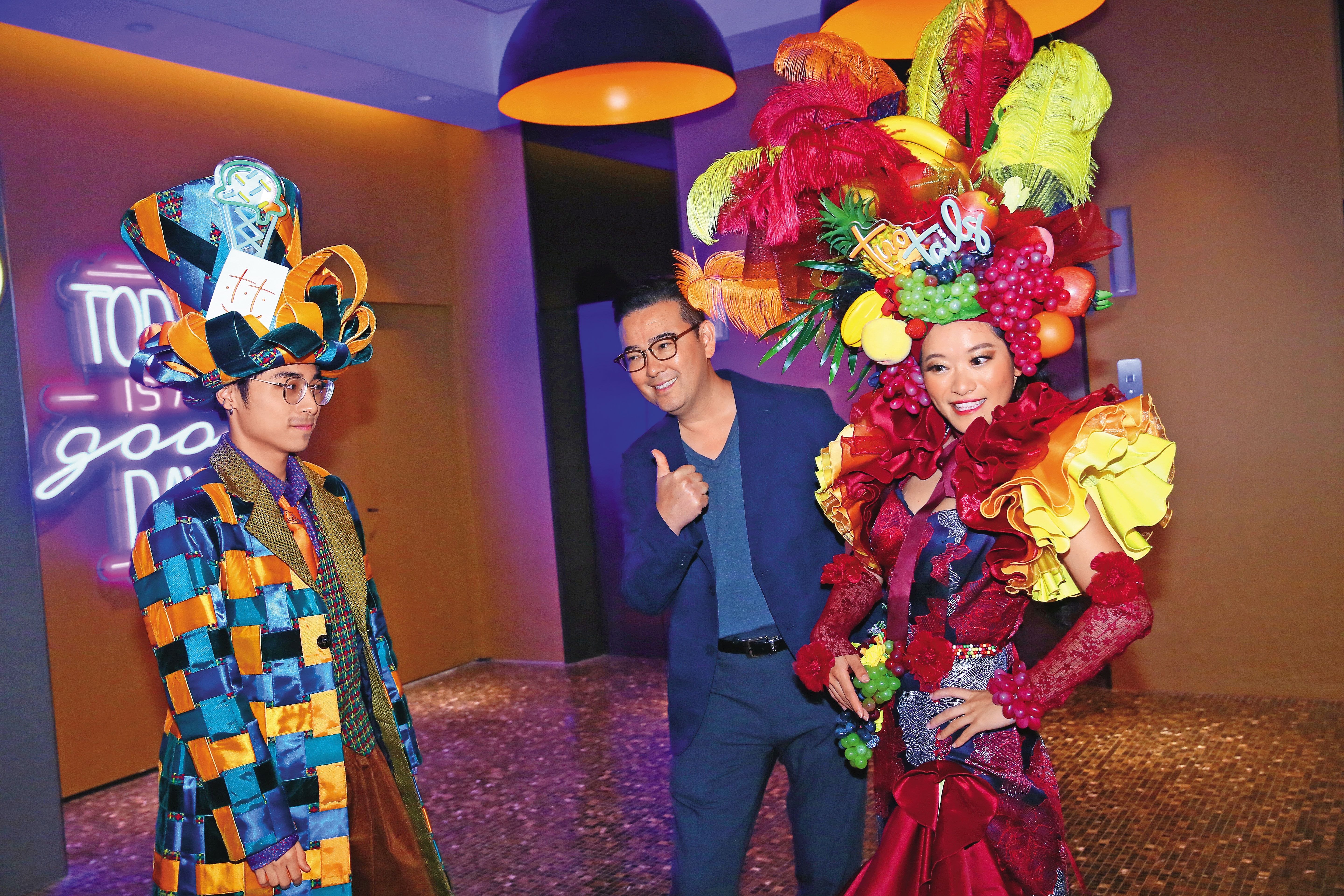 馮傑（中）以台灣水果為元素打造自有酒吧Fruitini Bar，提供馬丁尼水果調酒，Party中還邀請水果造型的舞者穿梭帶動氣氛。