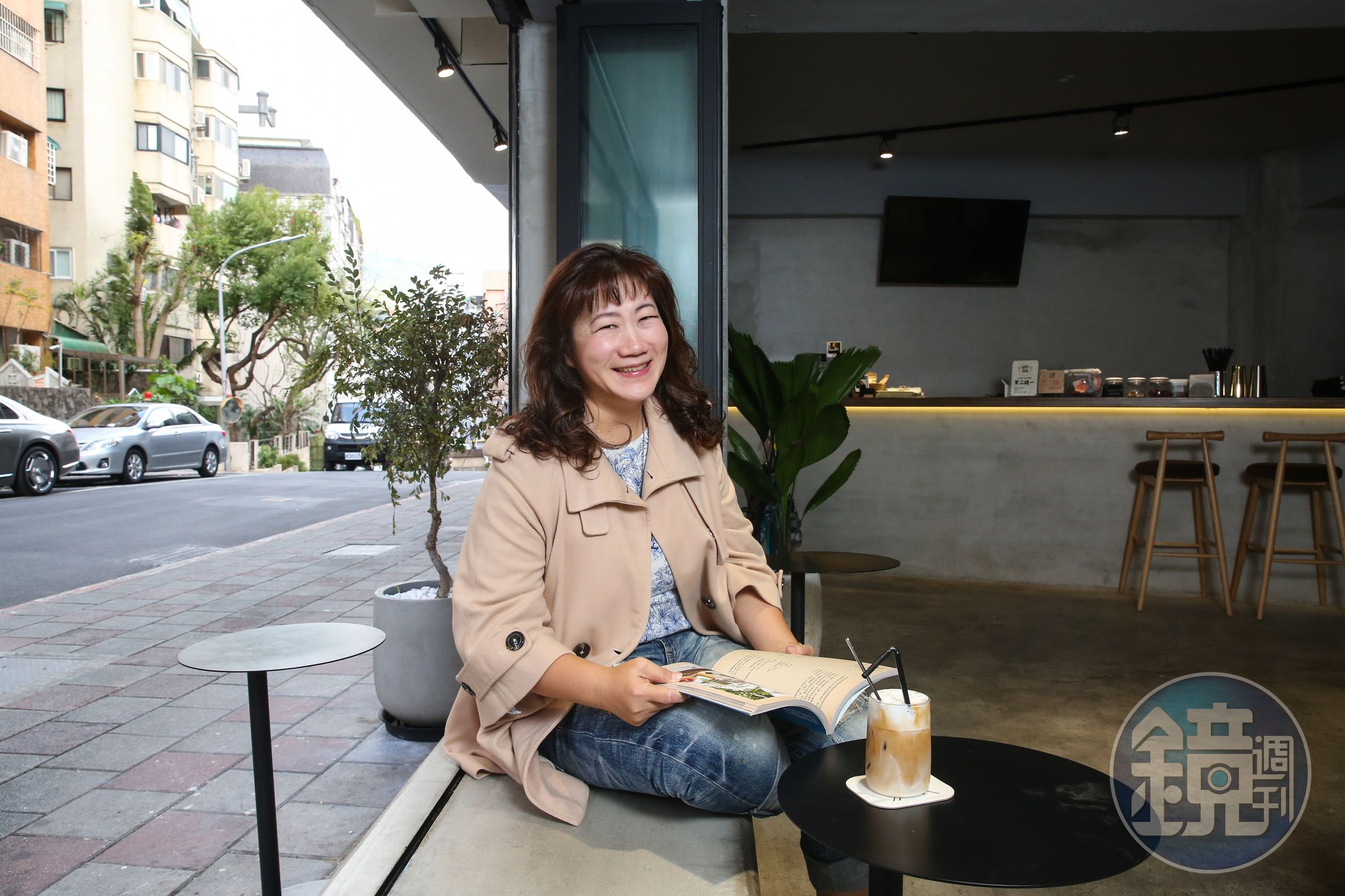 臉書「女孩向錢進$」版主張Ceci 38歲退休環遊世界,旅行超過20個國家。