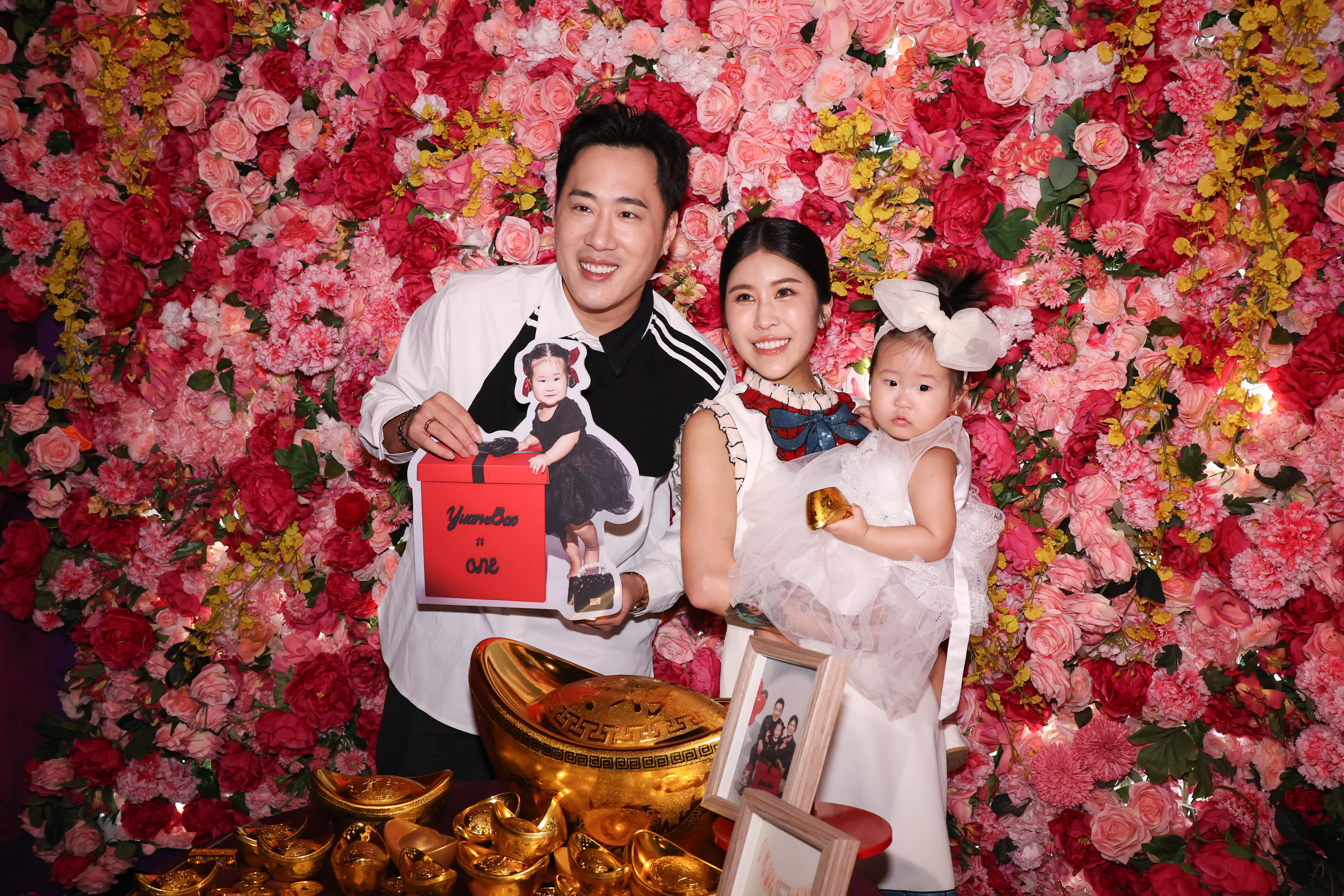 余祥銓與柔柔今幫女兒小元寶舉辦抓周儀式。
