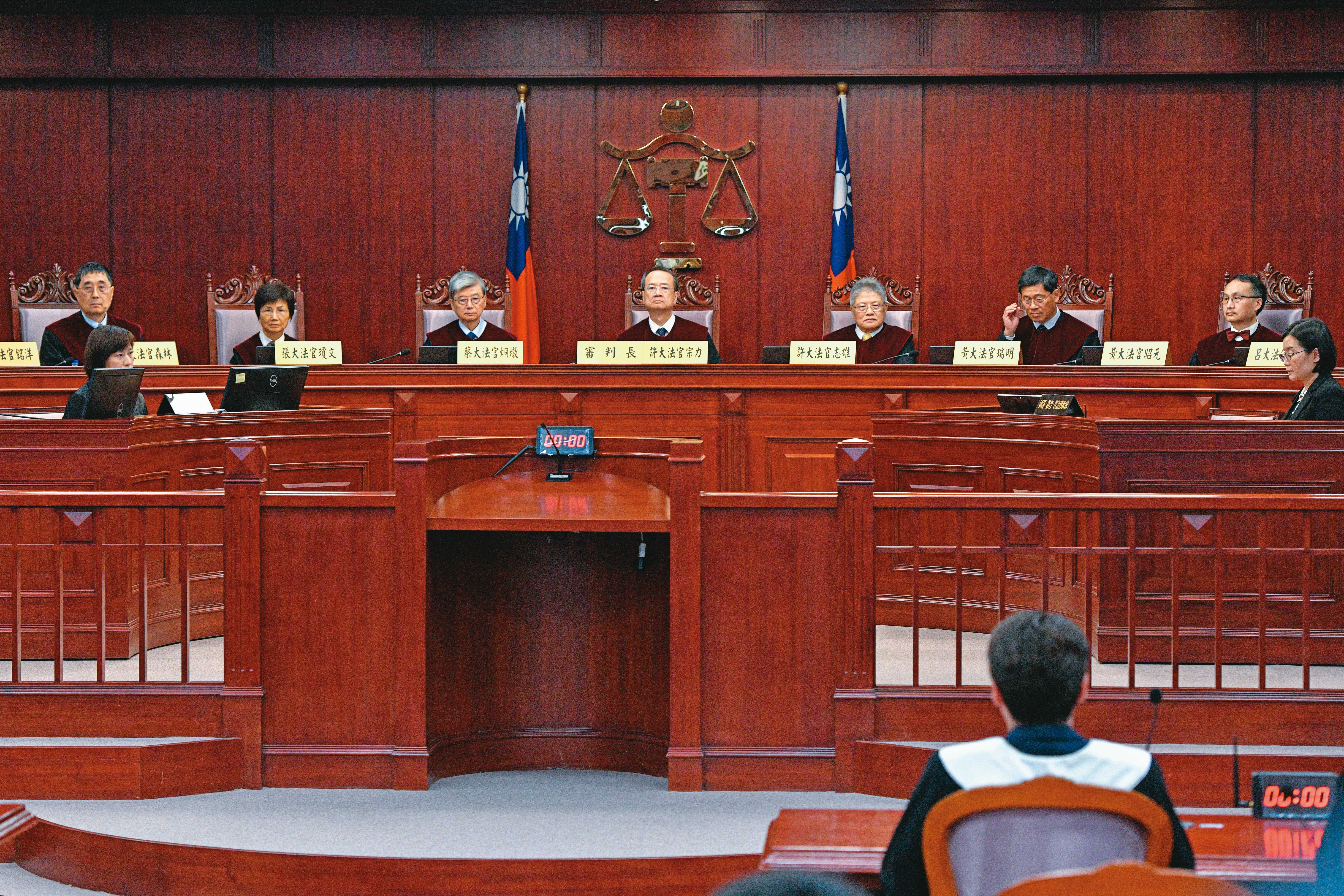 面對大法官宣告國會改革法案中主要法條違憲，在野黨缺乏街頭運動的動能，展現訴求決心。