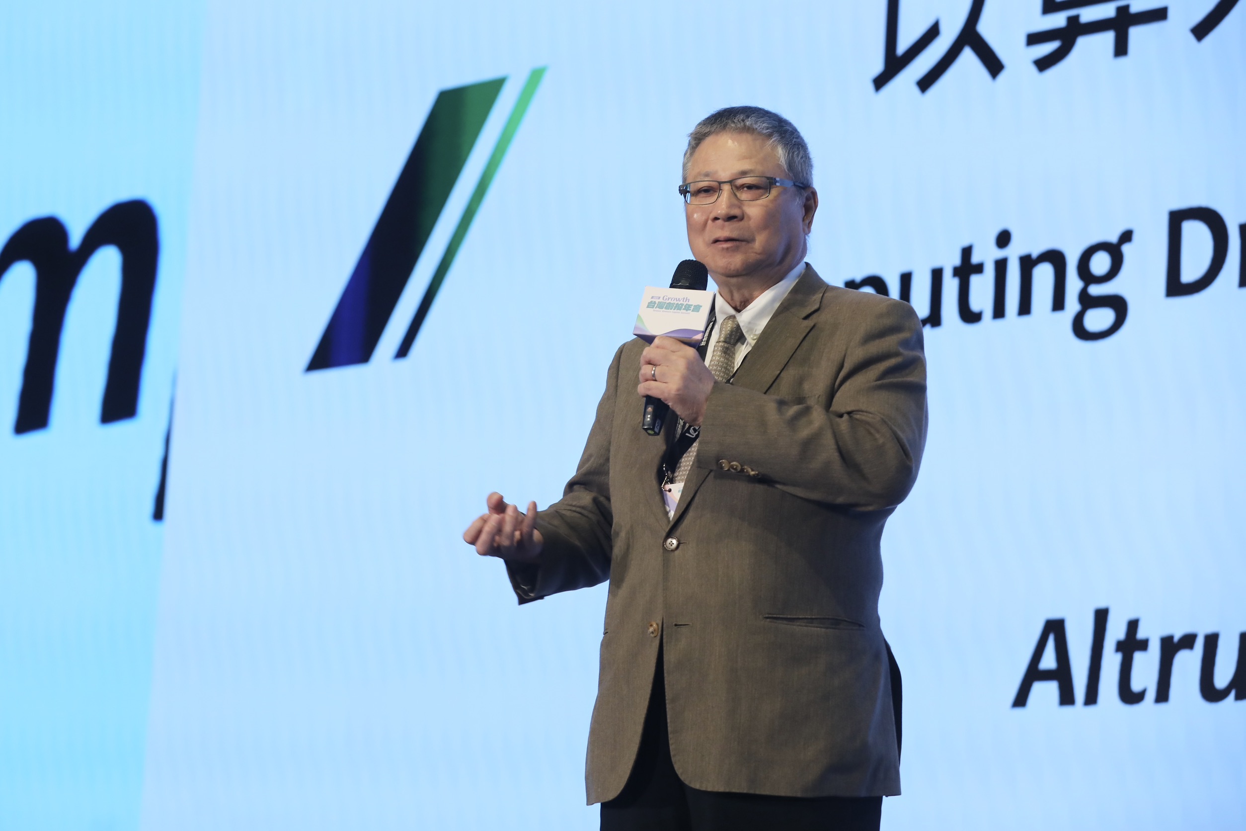 緯創董事長林憲銘出席「2025台灣創投年會」大力鼓勵業者要挑戰困難才能顯示價值。