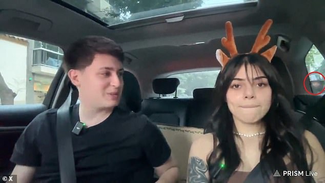 女網紅拍聖誕片變搶劫實況，直播中遭歹徒打破車窗偷手機！震撼影片曝光。（翻自《每日郵報》）