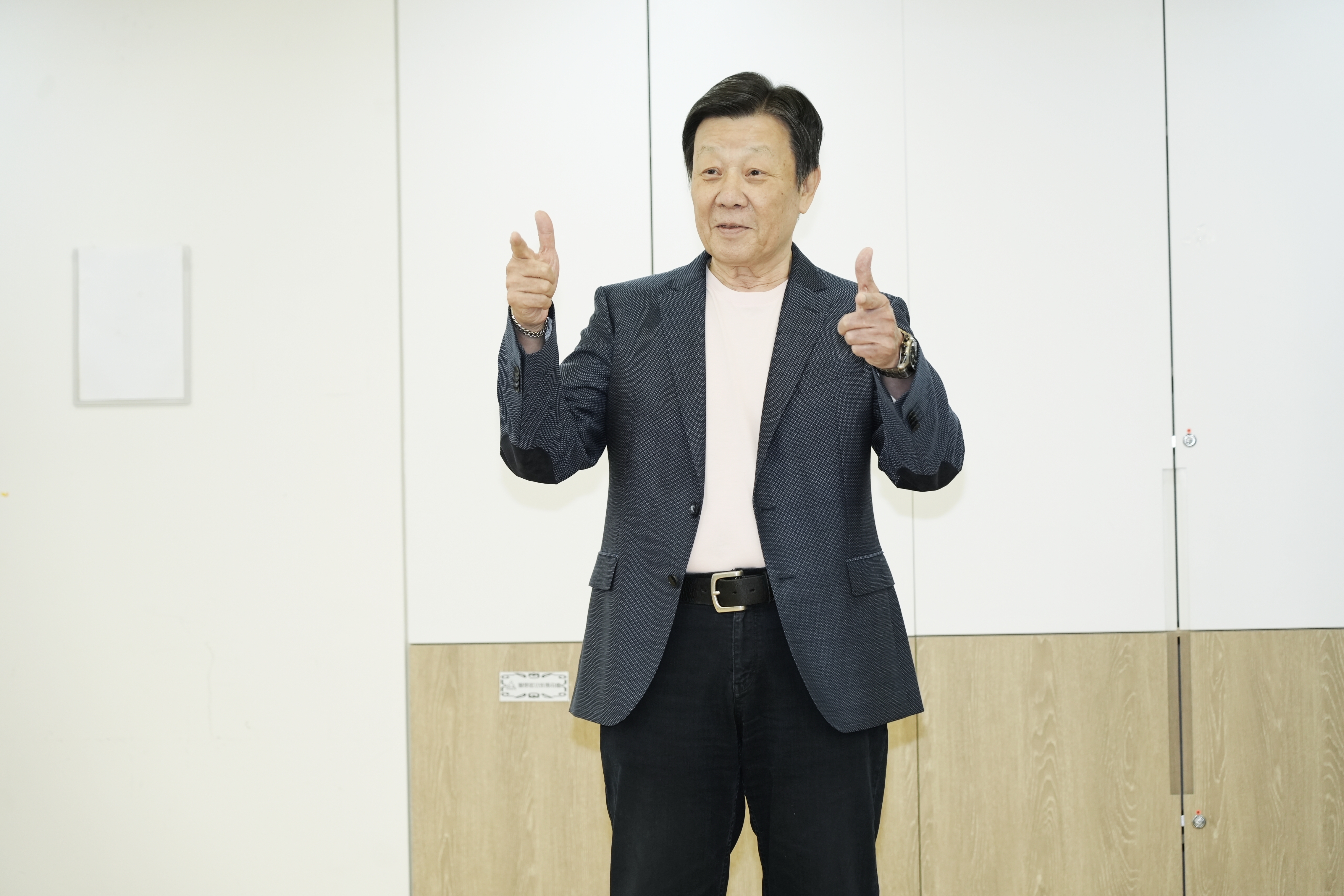 寇世勳如今有了孫女，非常疼愛。
