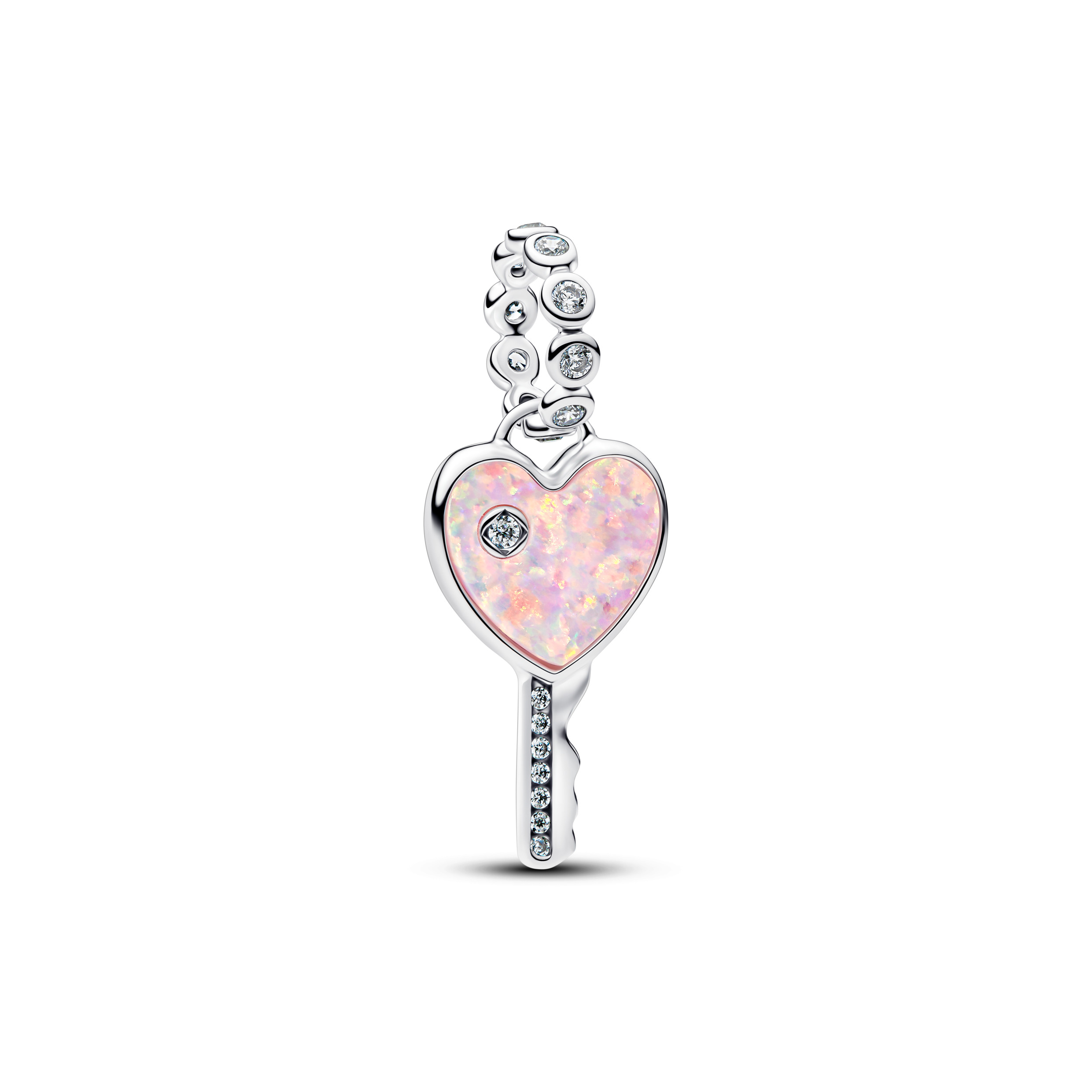 幻彩心形鑰匙吊飾。NT$2,880(PANDORA提供)