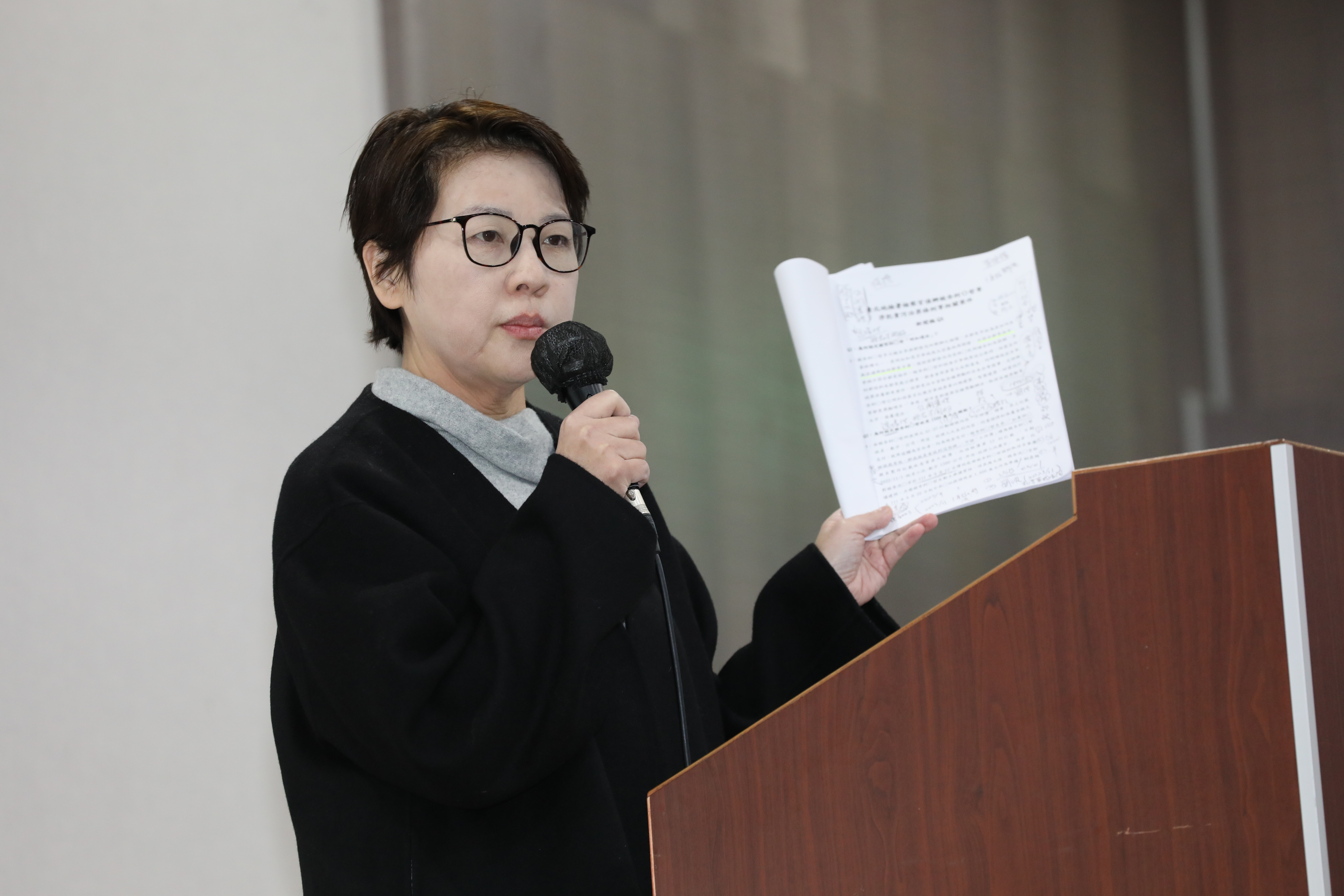 黃珊珊今（26日）出席民眾黨反擊北檢起訴柯文哲記者會。