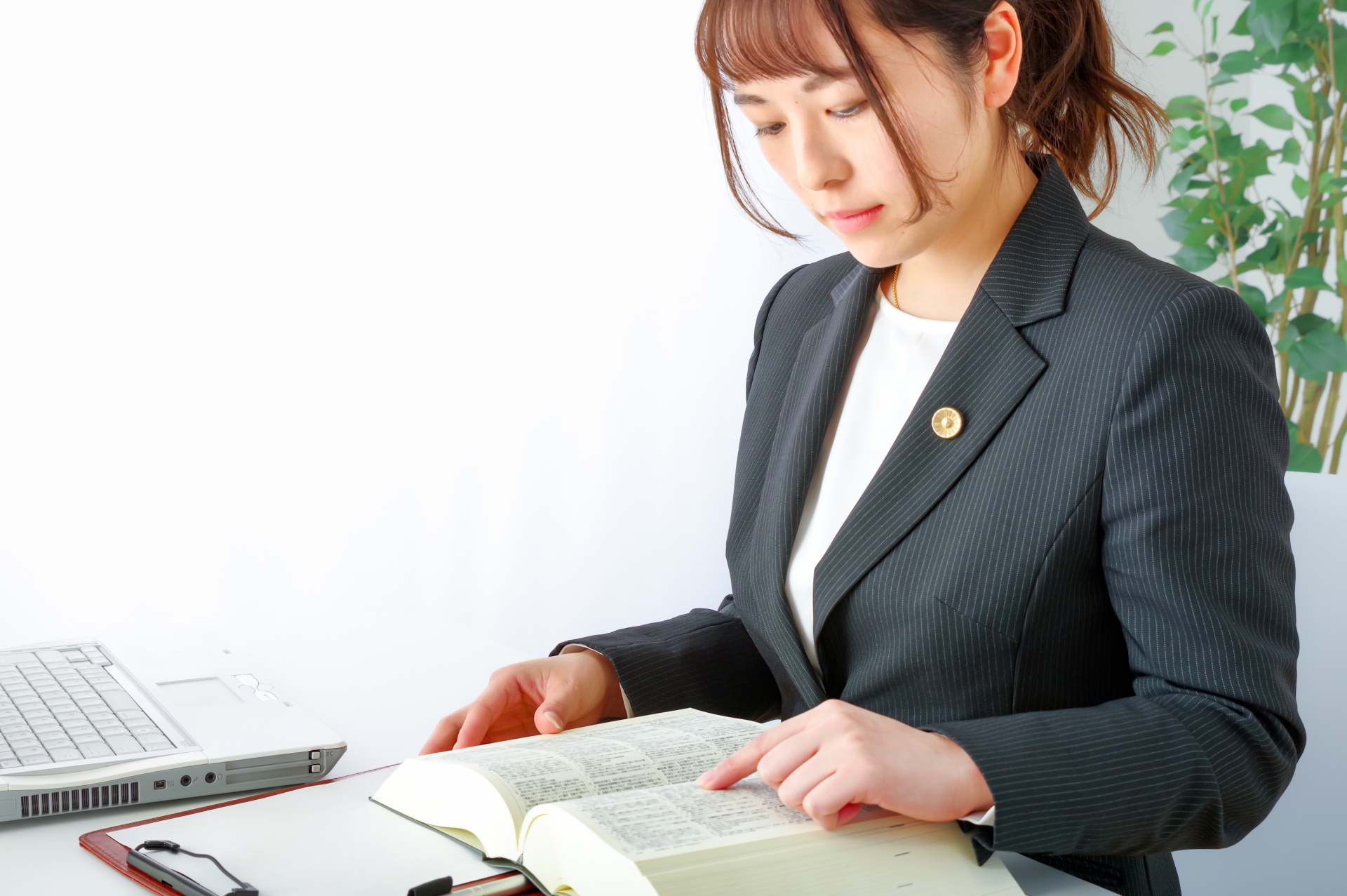 文組畢業後並非只能領低薪，選對科系也能有百萬年薪。（示意圖，photoAC）