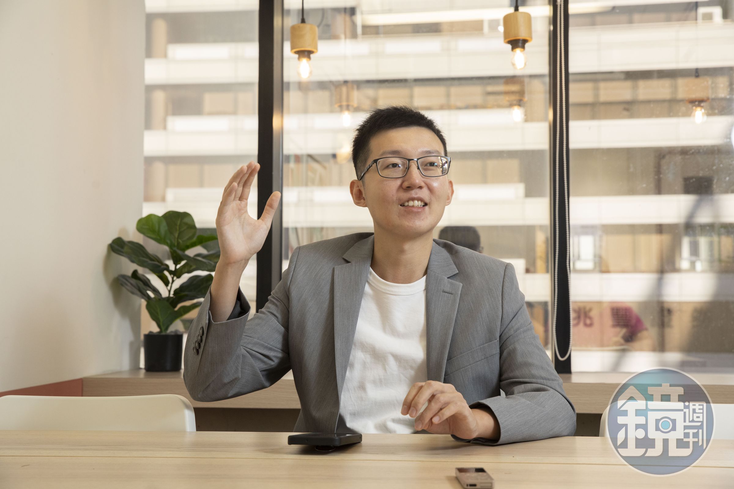 過去資料顯示,美期中選舉年,選後費半指數上漲機率達100%。(圖為美股達人施雅棠,本刊資料照)