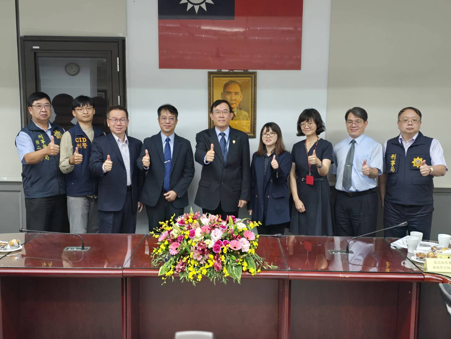 宜蘭縣警察局羅東分局林聖展偵查佐發掘共諜案，聯手刑事局父親林志賢偵辦，成為偵辦國安案件經典案例，深受檢察總長邢泰釗肯定。 （最高檢提供）