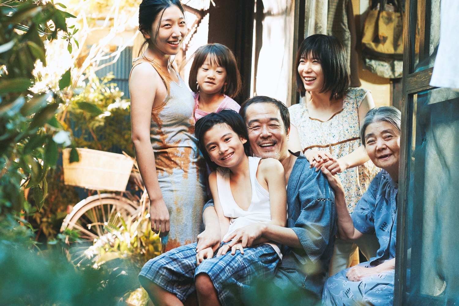 日本名導是枝裕和代表作《小偷家族》將於本月在台重映。 （車庫娛樂）