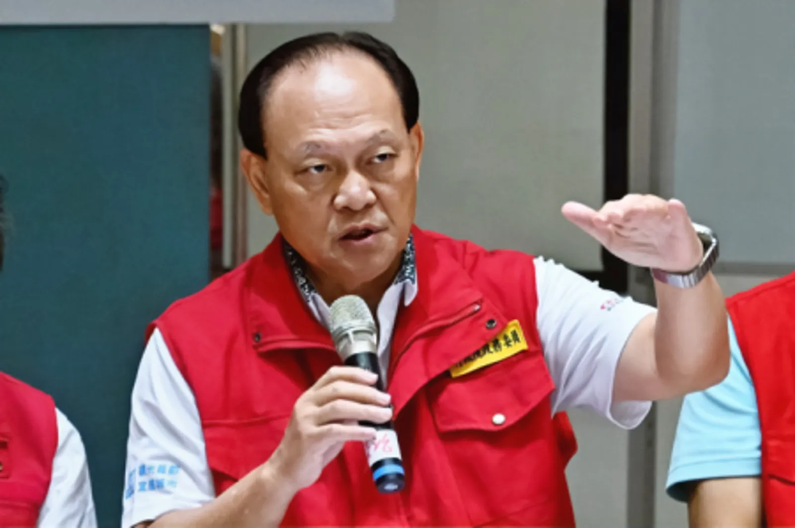 挖土機老闆救災後受傷離世，季連成表示，已致上20萬慰問金並且前往慰問。（翻攝行政院官網）