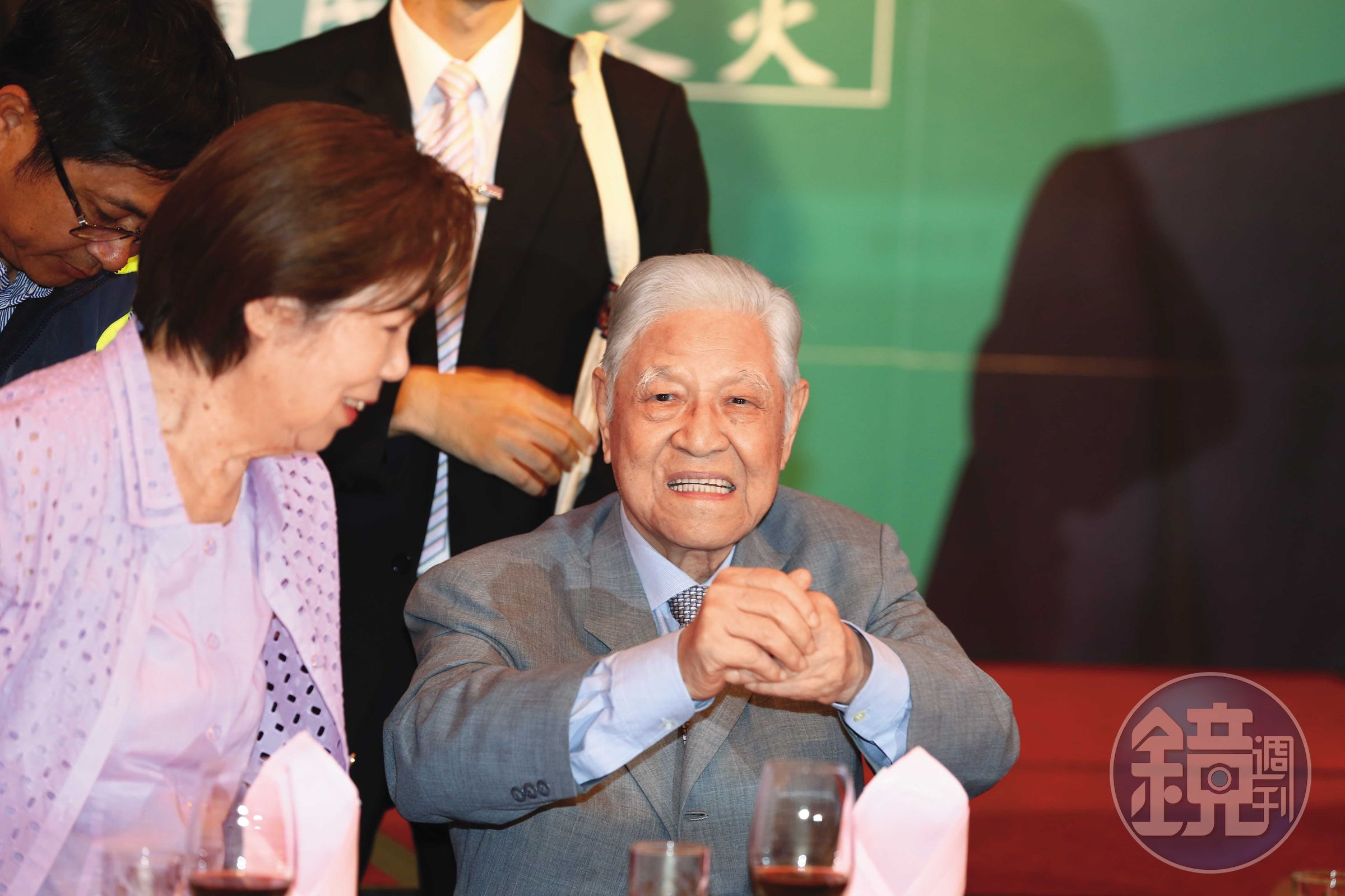 因新舊法的關係,李前總統當12年總統、享受18年禮遇。