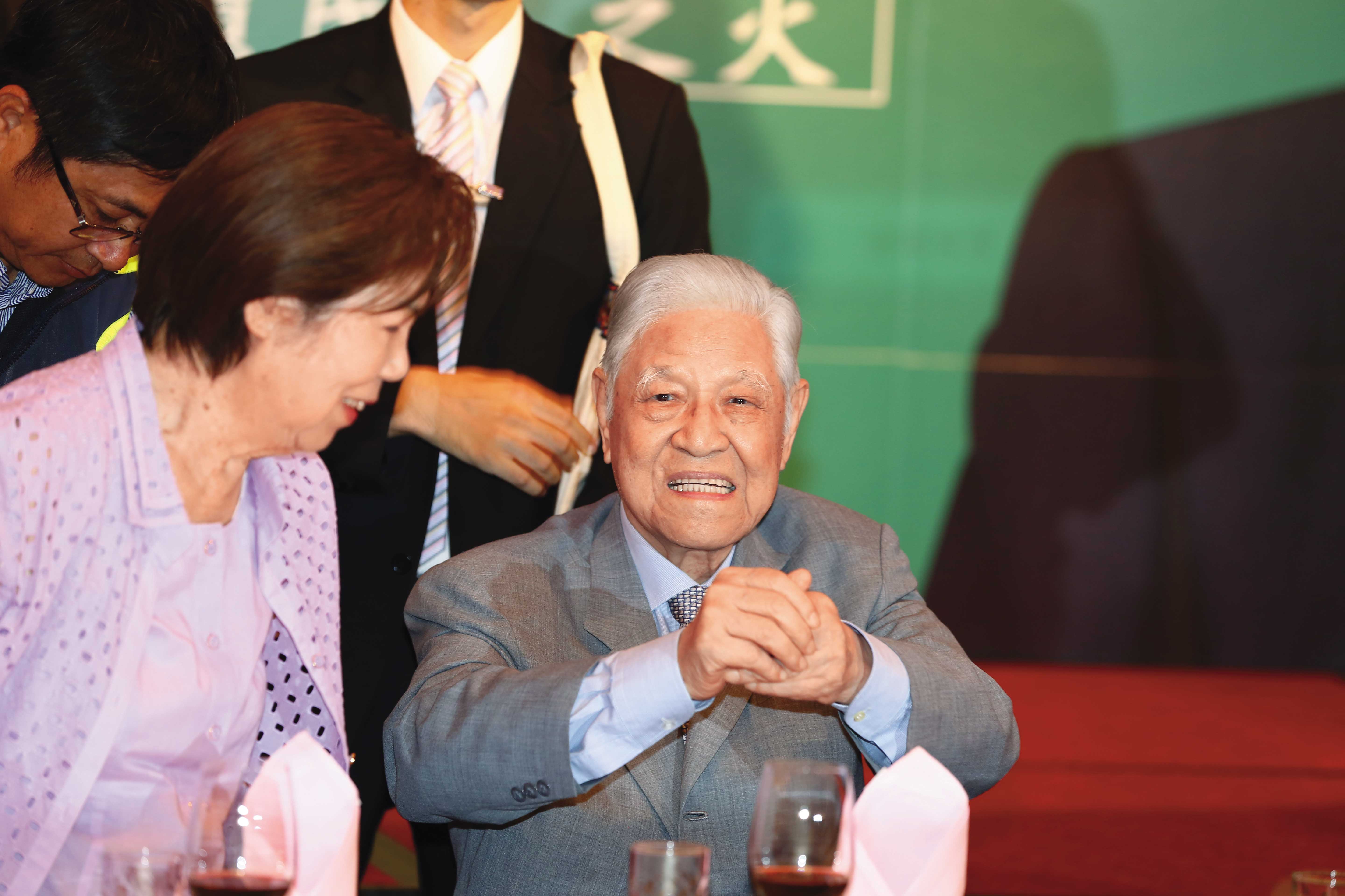 因新舊法的關係，李前總統當12年總統、享受18年禮遇。
