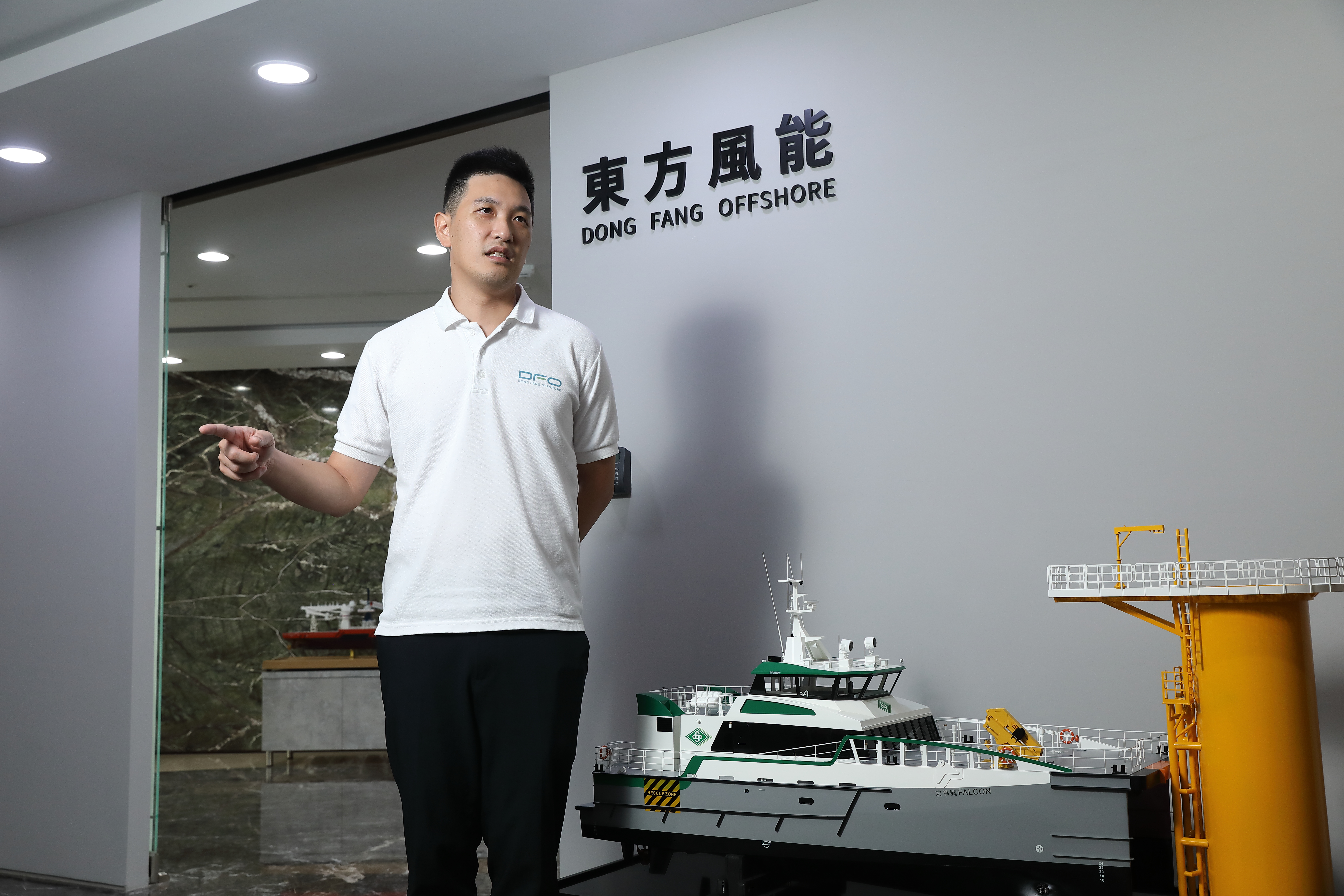 東方風能（圖為執行長陳柏霖）拿下中華電信台澎金馬四號海纜建置標案，業務成功從離岸風電海事工程領域跨足到其他海事工程領域。