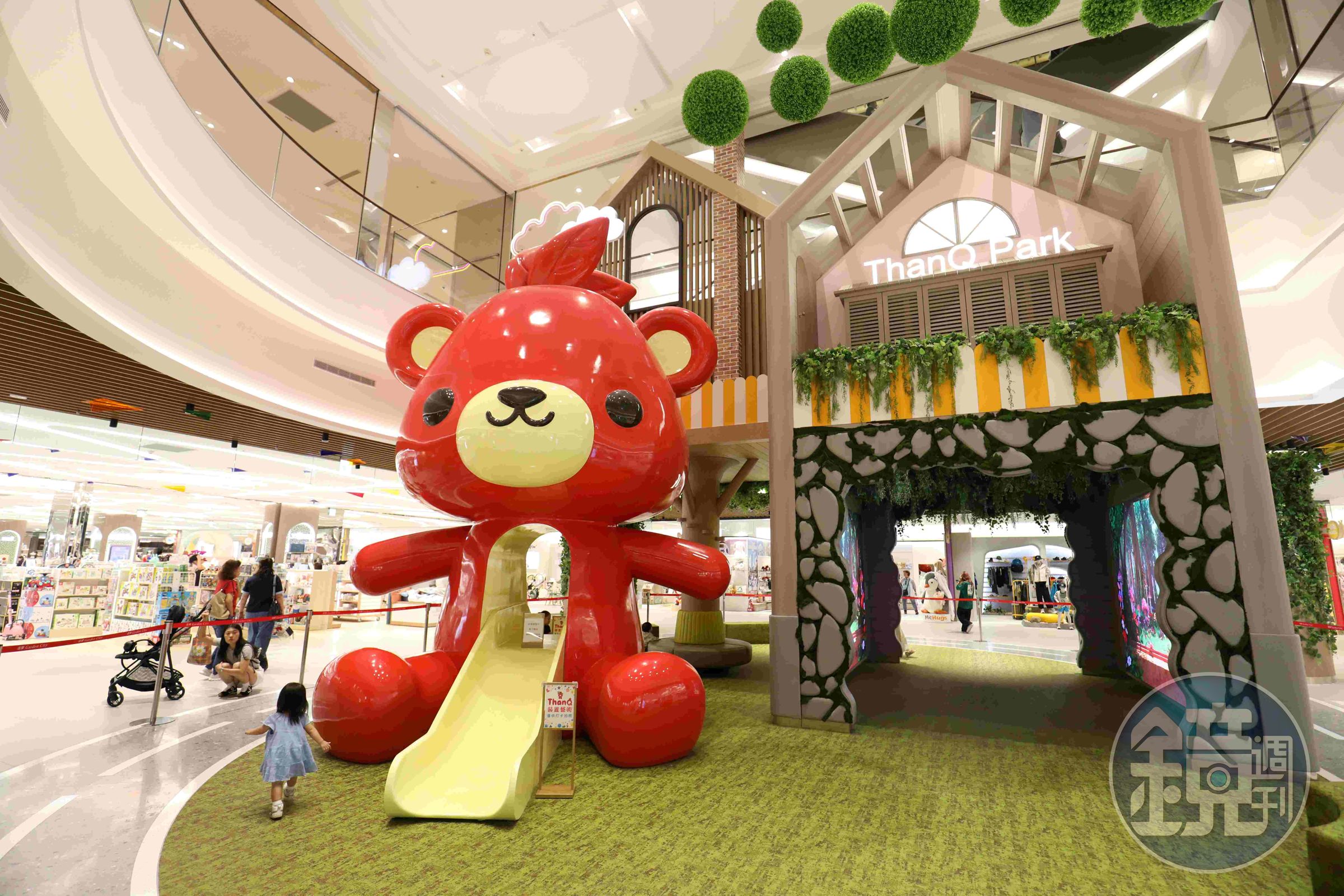 ThanQ Park是台北大巨蛋商場5樓的免費親子遊樂空間,6公尺高巨型樹屋與溜滑梯最受歡迎。