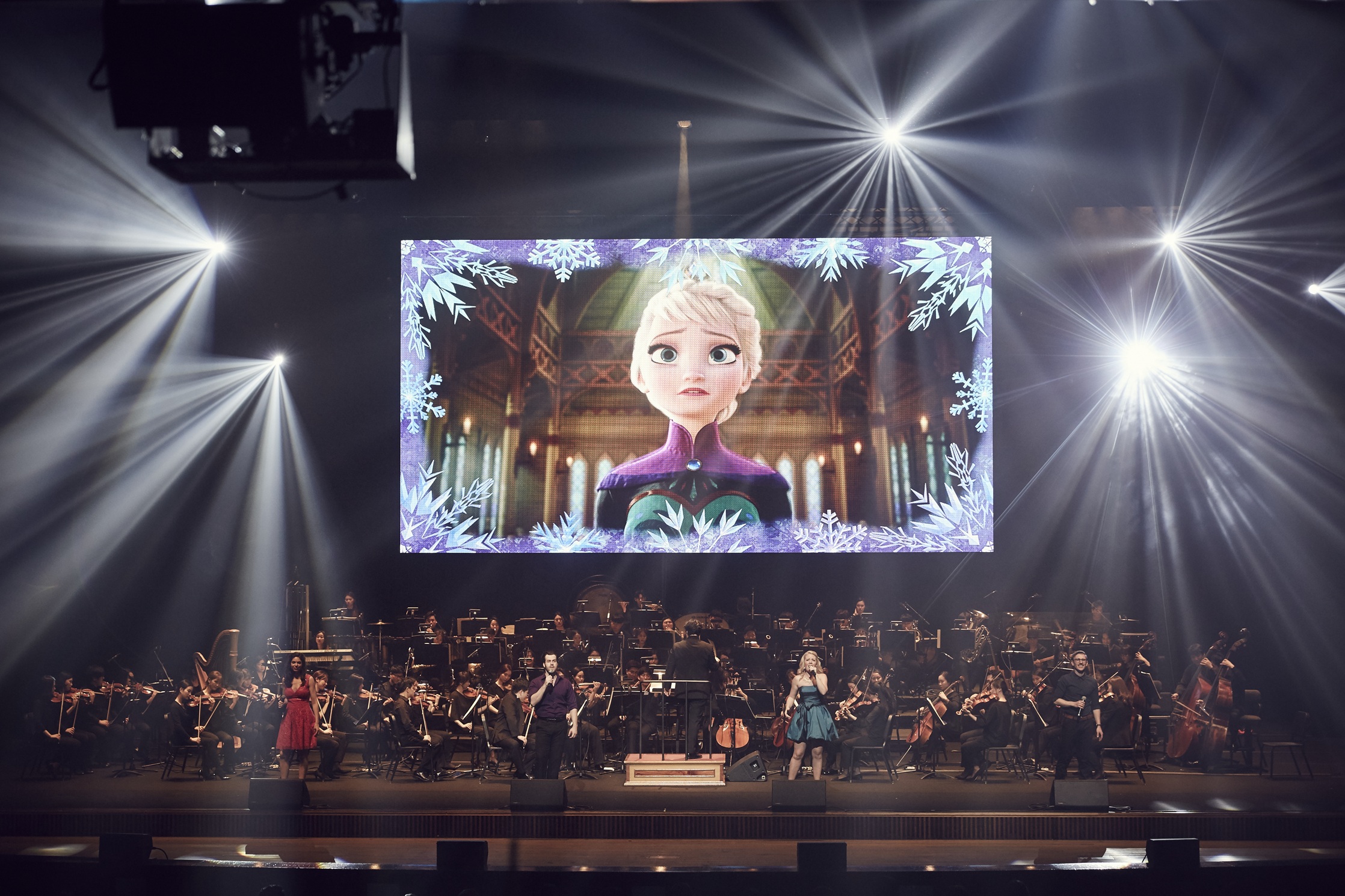 《Disney in Concert: Once Upon a Time》集結四位迪士尼官方百老匯歌手，攜手台北愛樂管弦樂團，現場演唱搭配經典動畫畫面，帶領觀眾重溫迪士尼童話世界。（全球音樂經紀有限公司 提供）