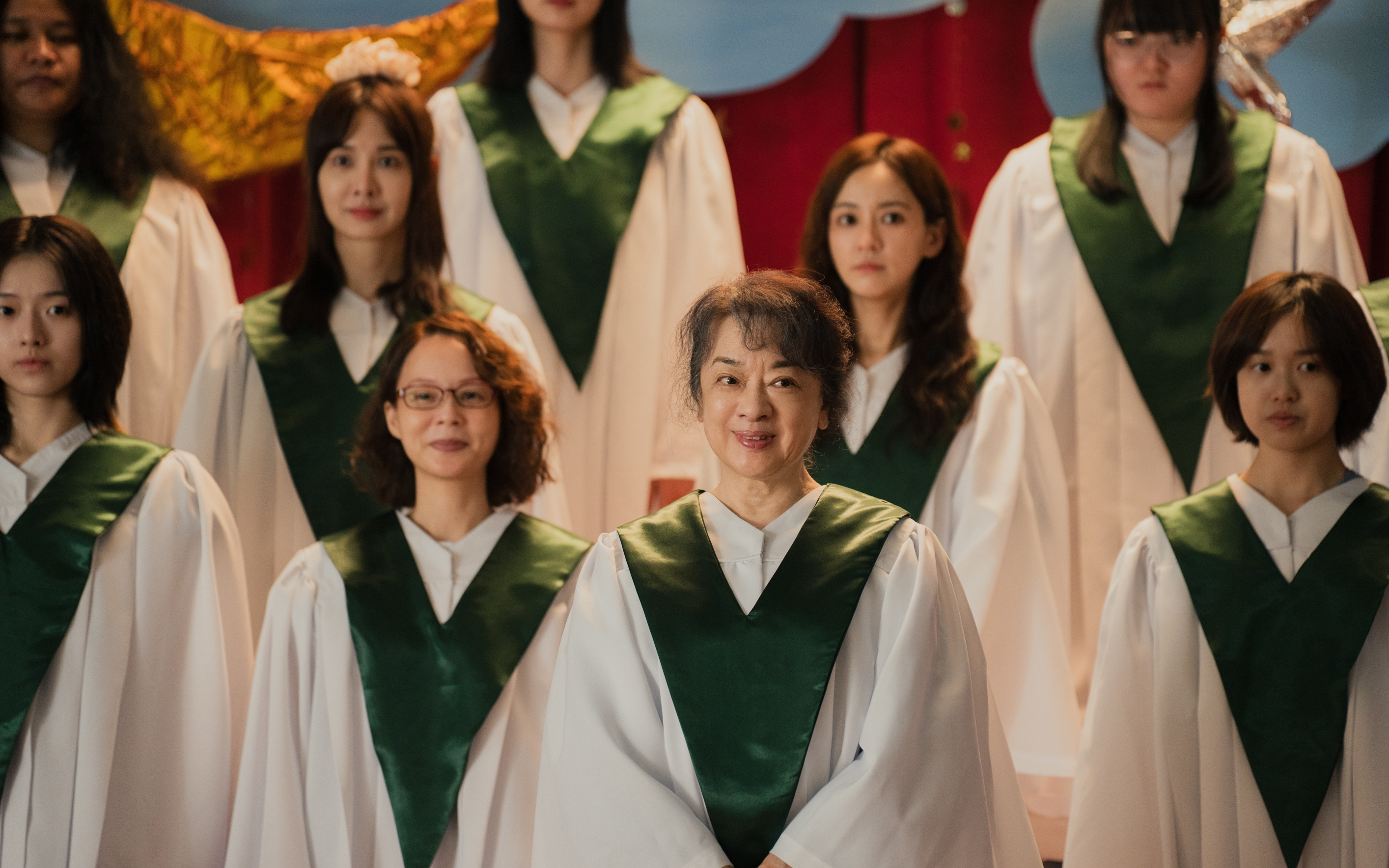慶祝票房榮登影史冠軍,片中飾演玉英奶奶的翁倩玉,所演唱的〈時間之歌〉官方MV也正式公開。(壹壹喜喜提供)